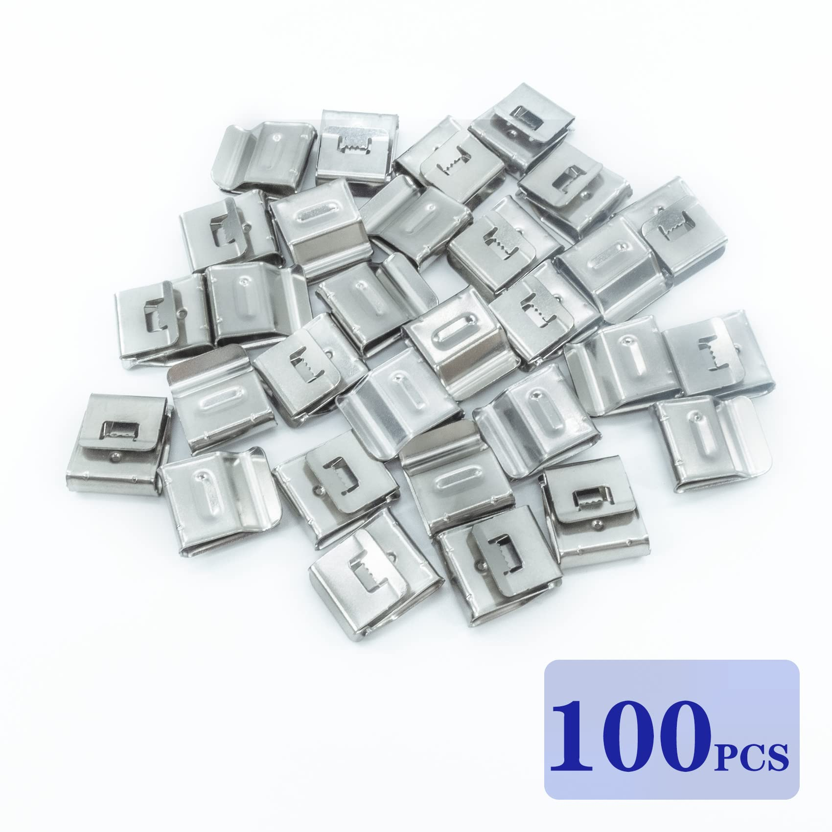 Ein Stapel silberner Metallclips mit einem blauen Etikett mit der Aufschrift '100 PCS'.