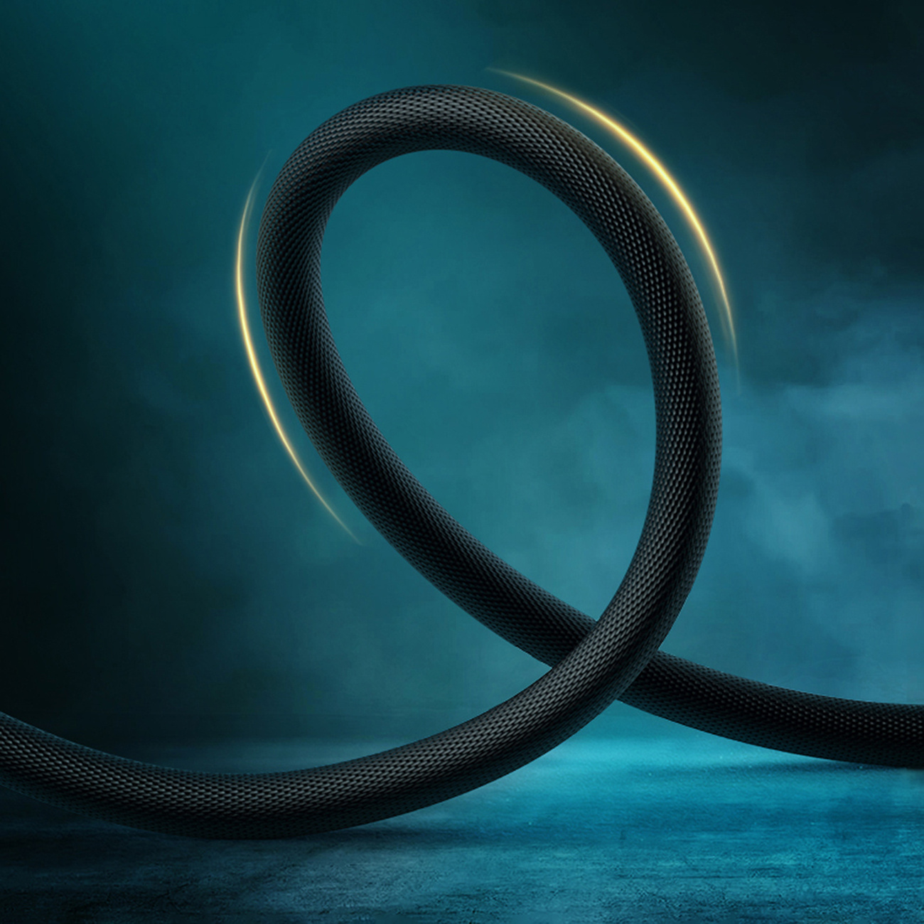 Czarny kabel w zakrzywionym kształcie z efektem żółtego światła na ciemnoniebieskim tle.