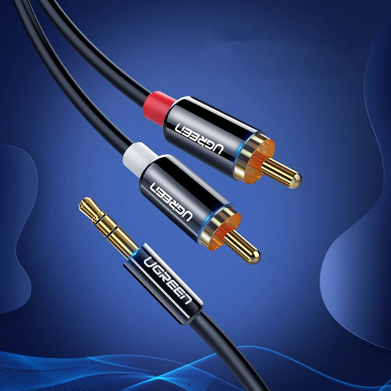 Trzy kable UGREEN: dwa RCA ze złotymi złączami i kabel jack.