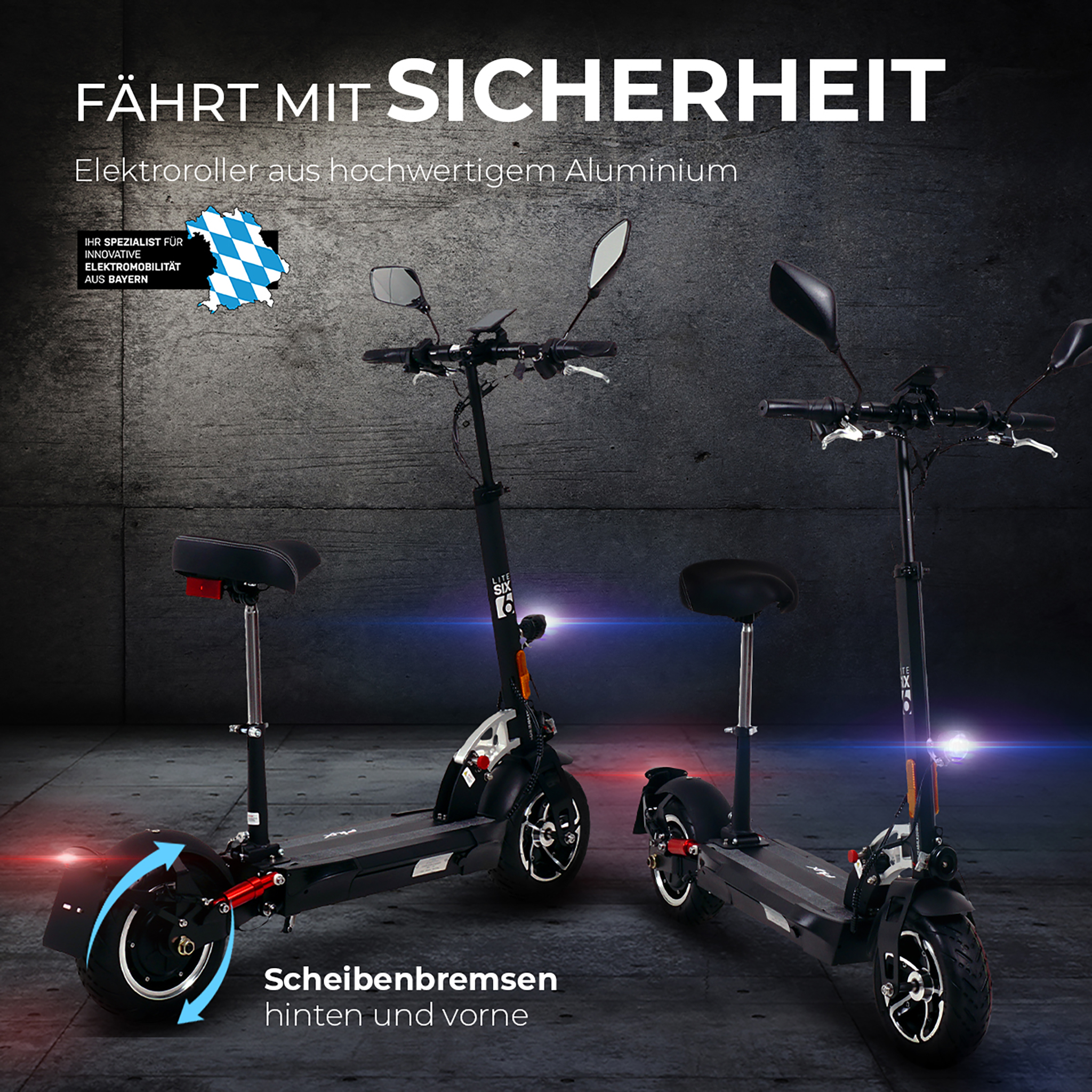 Zwei schwarze Elektroroller. Text auf Deutsch. Der Hintergrund ist eine graue Industriewand. Pfeile zeigen Scheibenbremsen.
