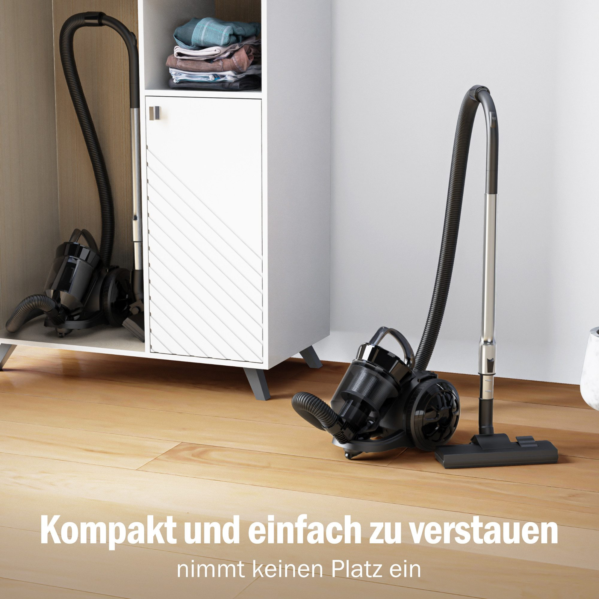 Ein schwarzer Staubsauger neben einem offenen weißen Schrank mit gefalteter Kleidung.