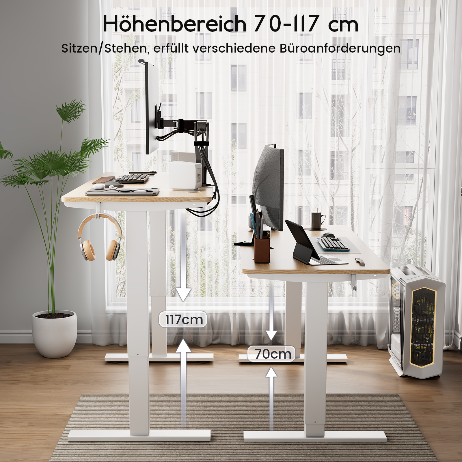 Zwei Stehpulte in einem Raum, die den Höhenbereich und verschiedene Büroeinrichtungen zeigen.