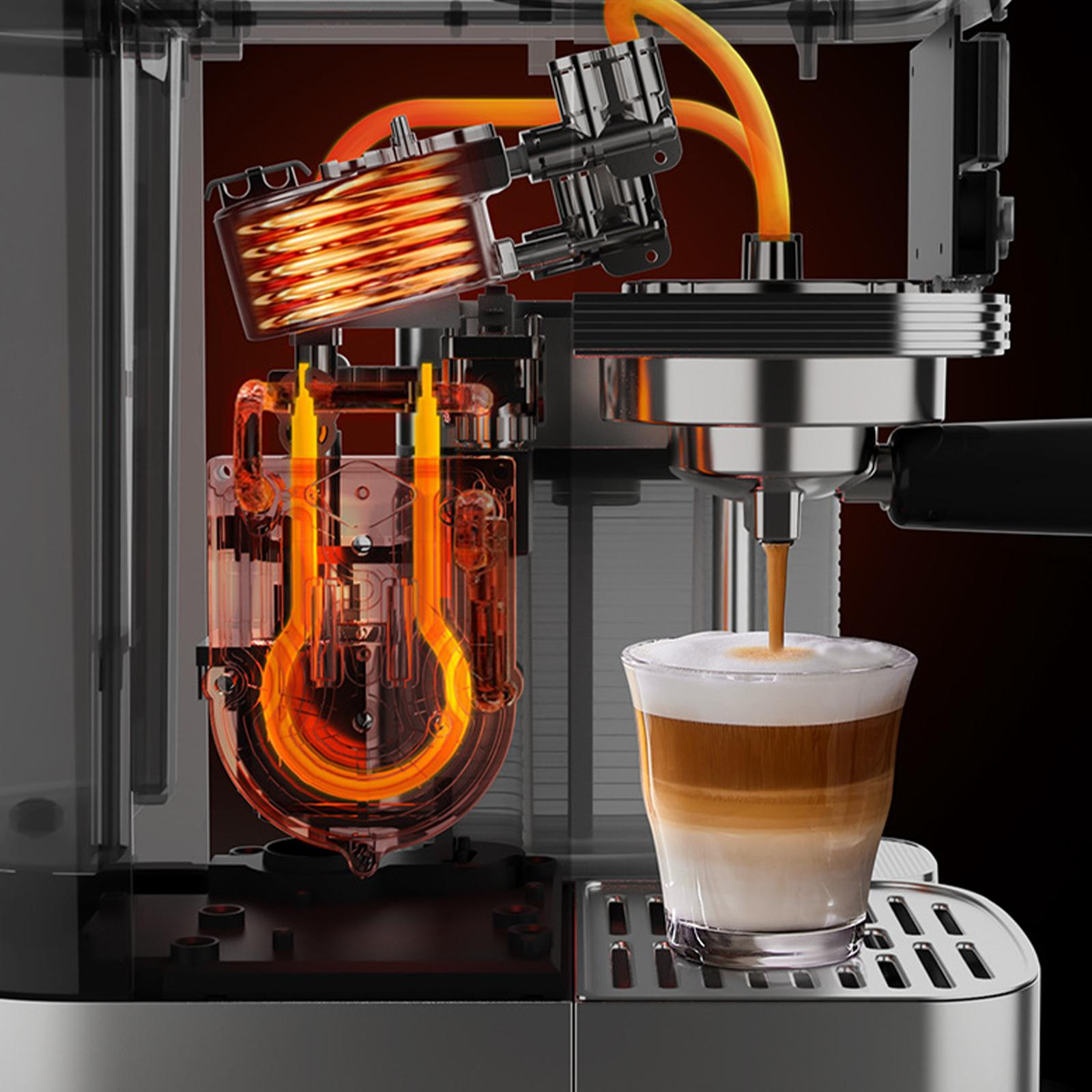 Interne Ansicht einer Espressomaschine mit Heizelementen und einem Glas Kaffee.