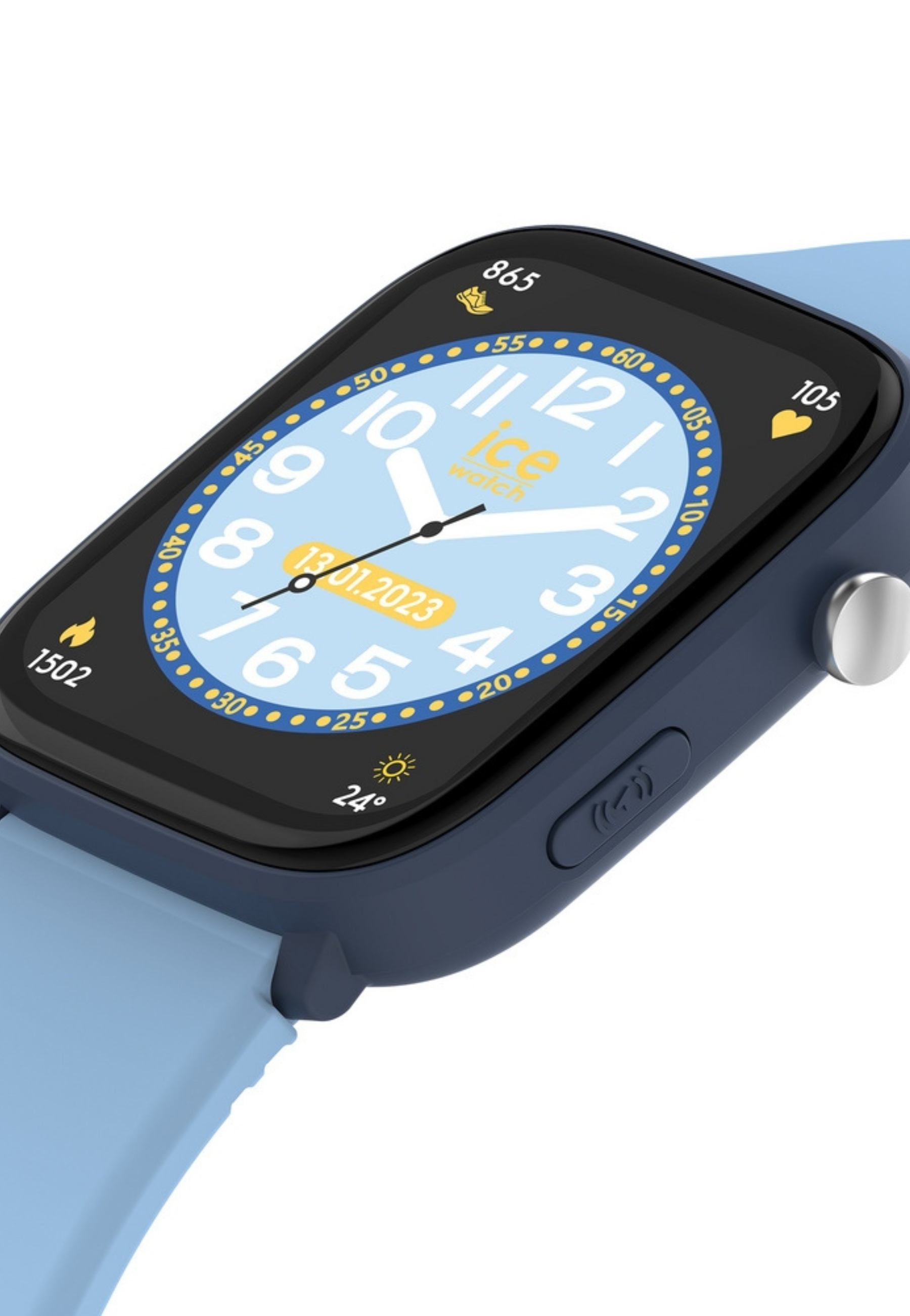 Nahaufnahme einer blauen Ice Watch mit digitaler Anzeige, die das Datum 17. Januar 2023 und verschiedene Metriken anzeigt.