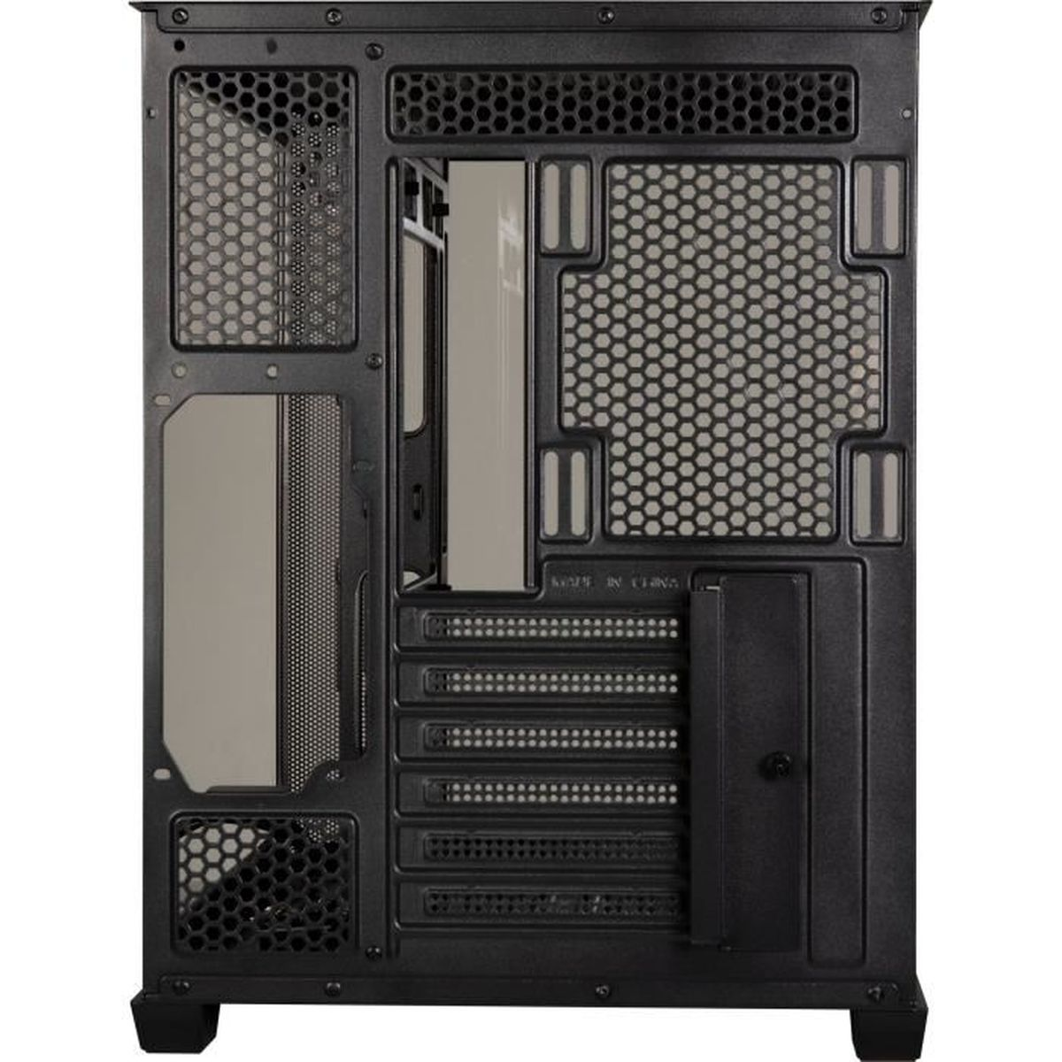 Il retro di un case per computer nero con fori di ventilazione e aperture.