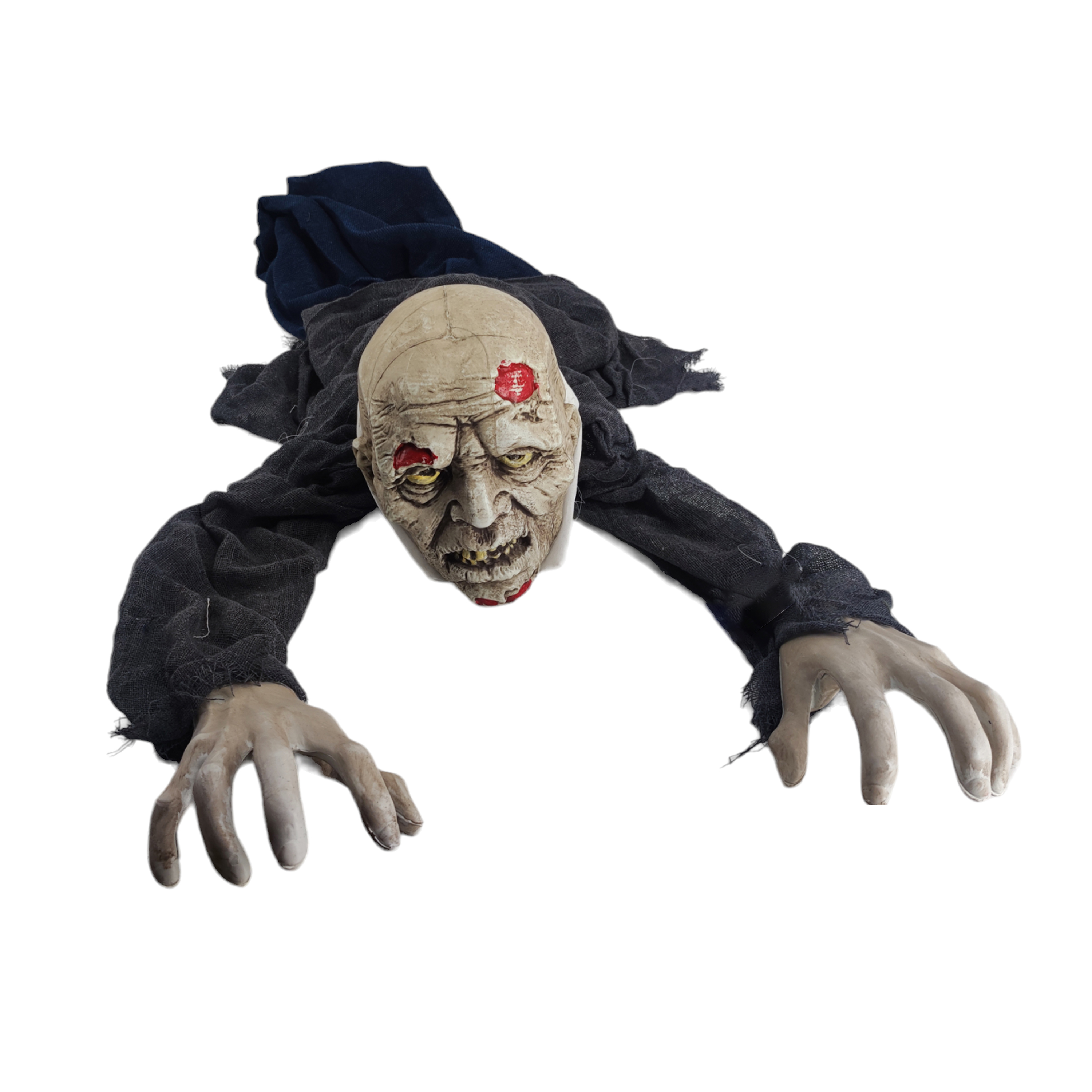 Ein kriechendes Zombie-Requisit mit blassem Gesicht, roter Wunde und dunklem Stoff. Weißer Hintergrund.