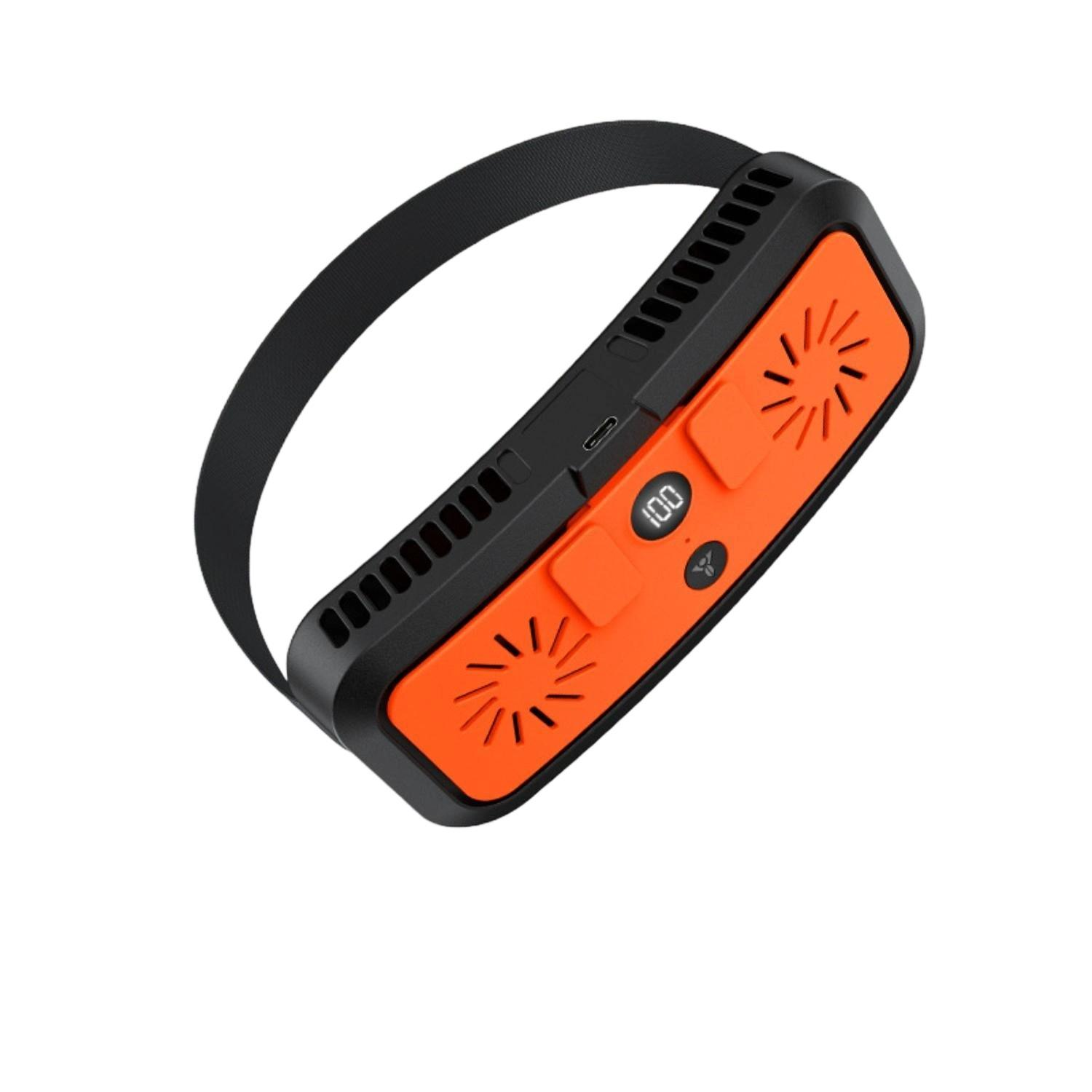Ein schwarzer und orangefarbener Nackenventilator mit Riemen, zeigt eine Digitalanzeige.