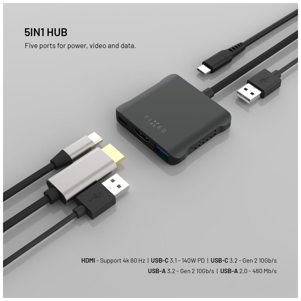Schwarzer Hub mit fünf Anschlüssen und angeschlossenen Kabeln. HDMI-, USB-C- und USB-A-Anschlüsse sind sichtbar.