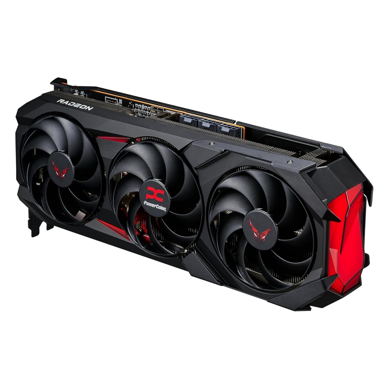 Karta graficzna z trzema wentylatorami i czarno-czerwonym designem. Logo PowerColor pośrodku.