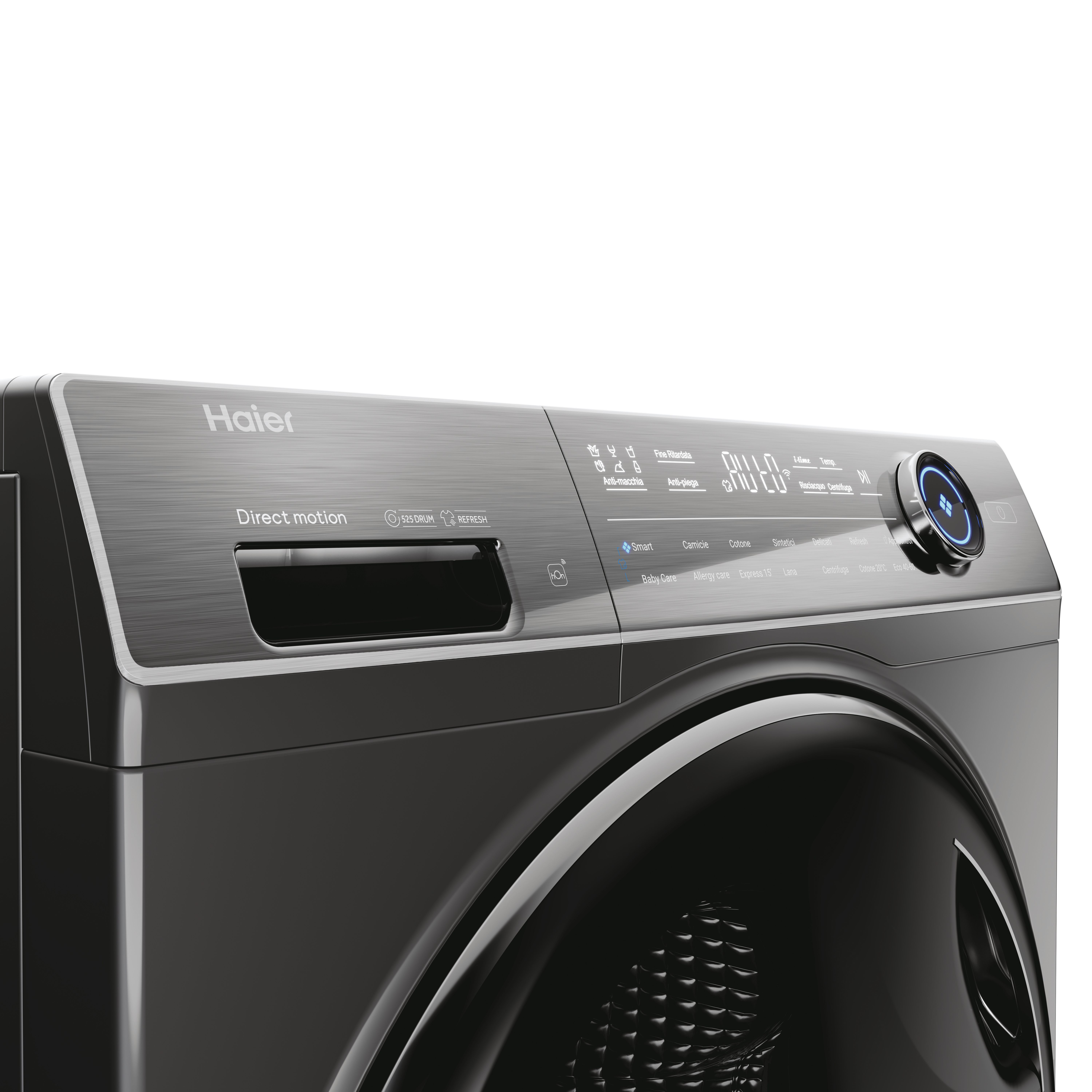 Primo piano del pannello di controllo e display di una lavatrice Haier.