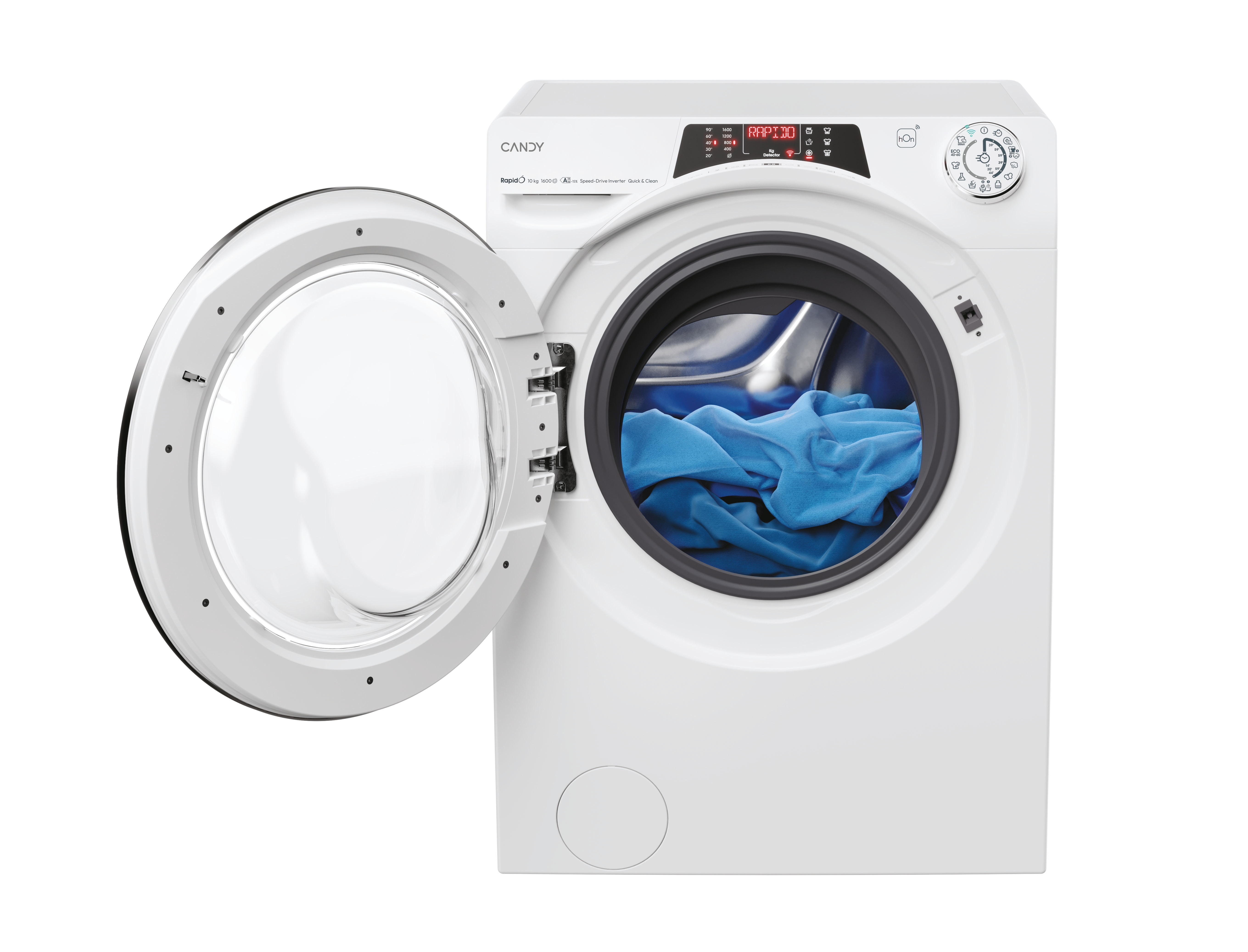 Una lavatrice Candy bianca con la porta aperta e biancheria blu all'interno, sfondo bianco.