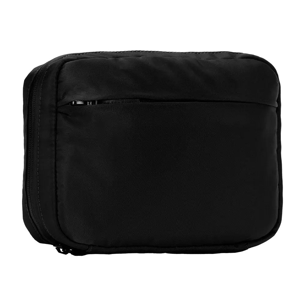Un organizer da viaggio nero, rettangolare, con cerniera, dal design minimalista.