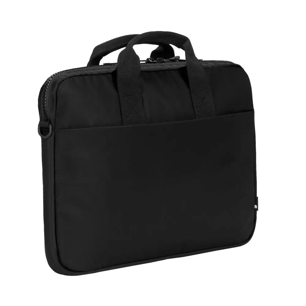 Una borsa nera per laptop con manici e cerniera è visualizzata su uno sfondo bianco.