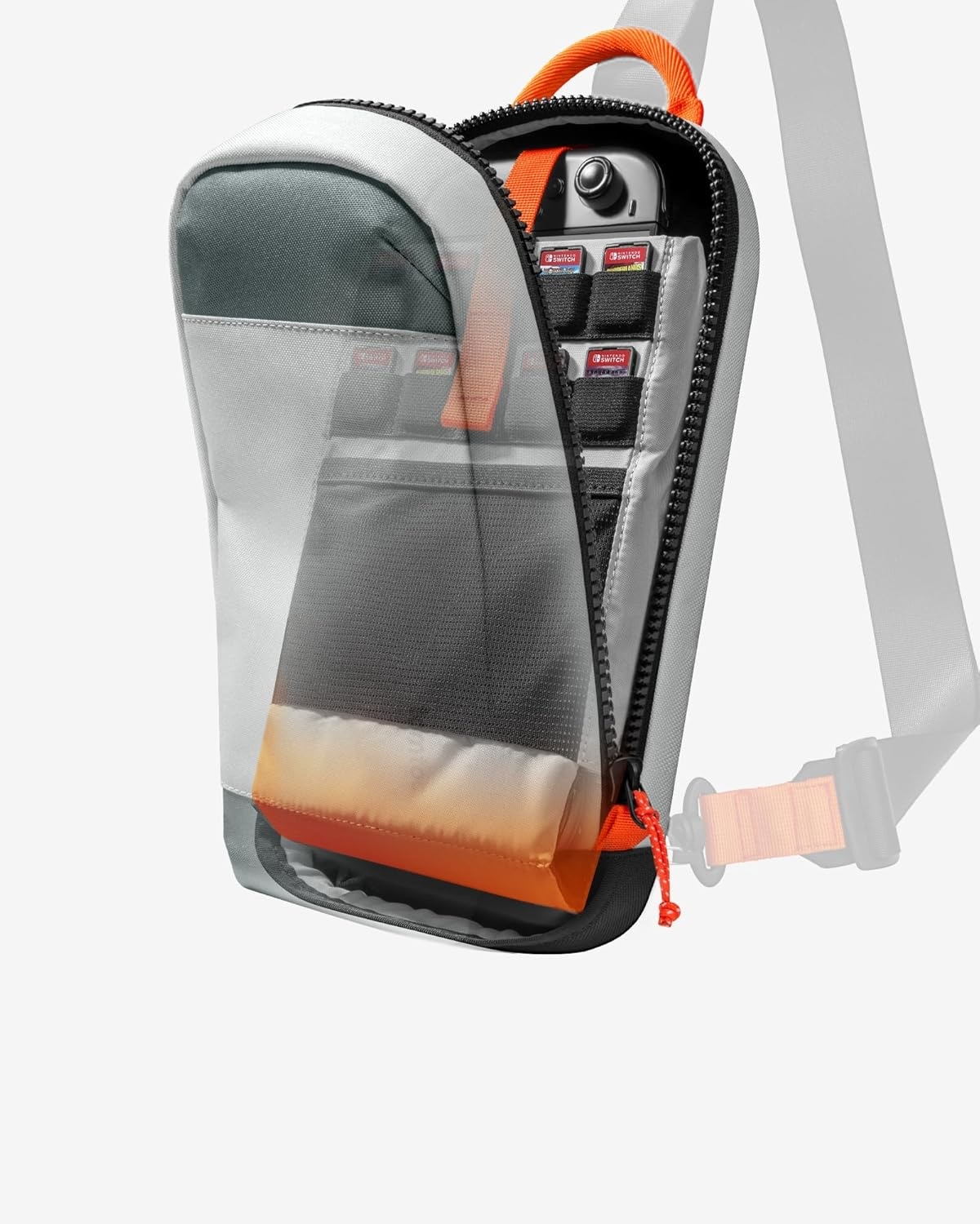 Otwarta torba na ramię, ukazująca wnętrze z kartridżami do gier i kieszenią.