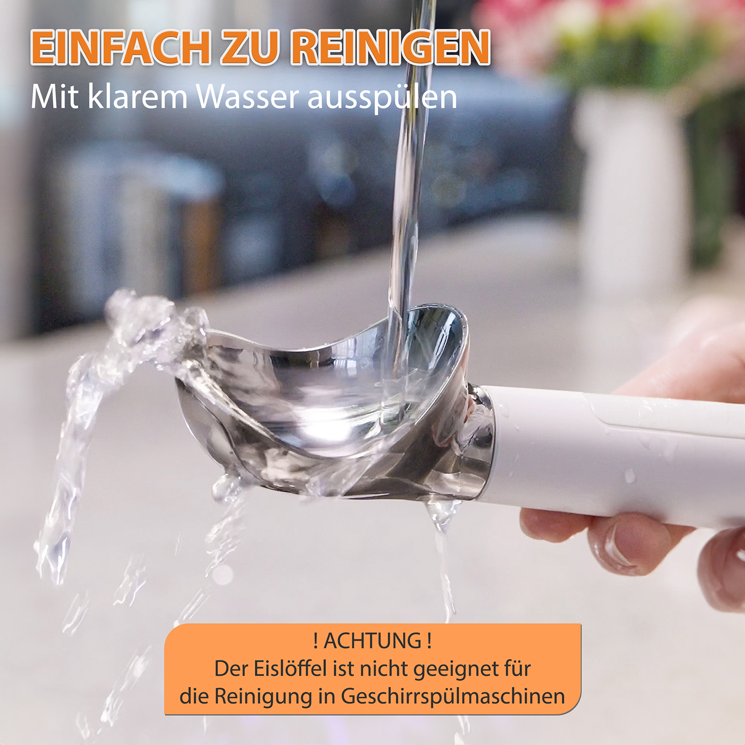 Wasser wird auf den Kopf eines sauberen, silbernen Eisportionierers gegossen. Text auf Deutsch im Bild.