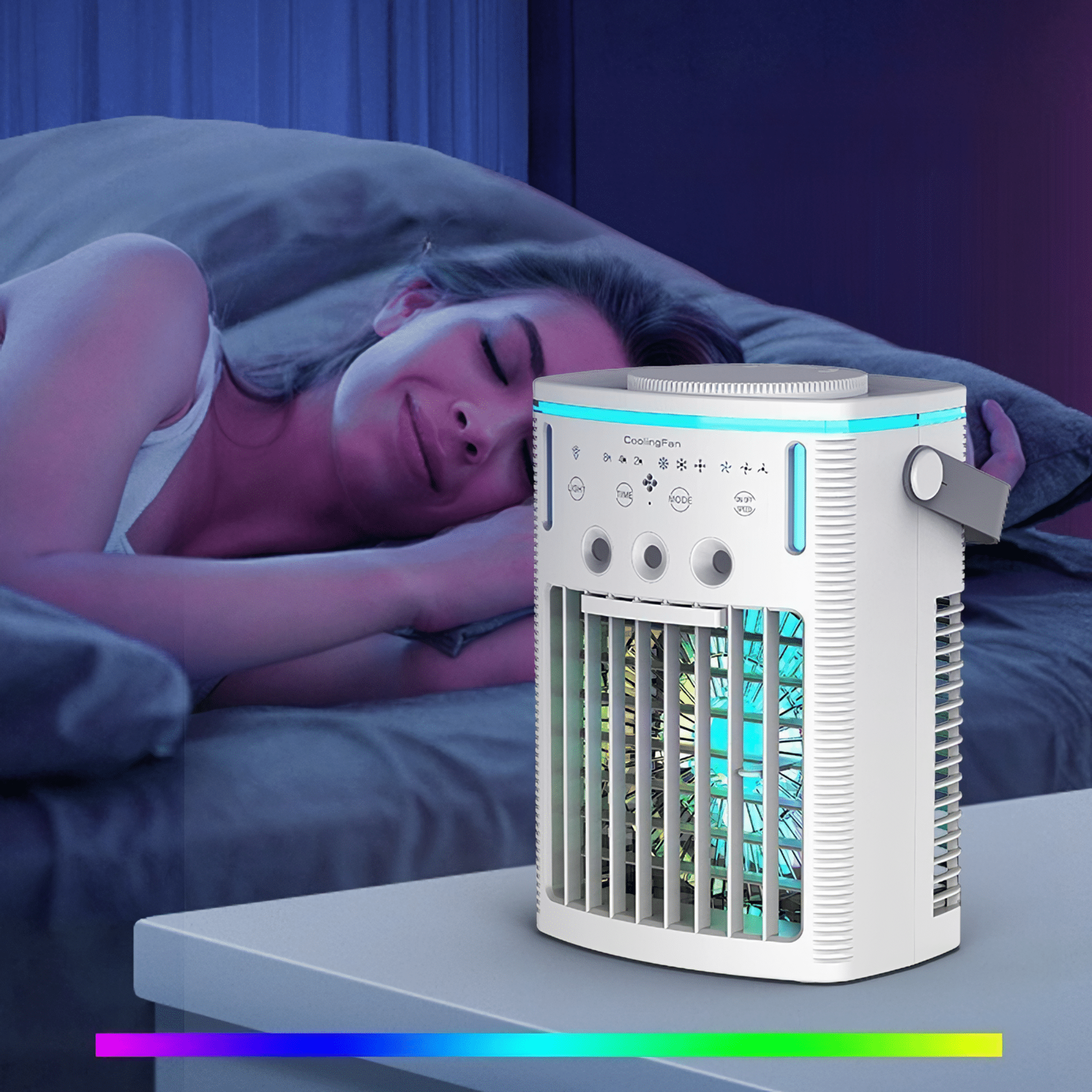 Eine Frau schläft neben einem Kühlventilator auf einem Tisch. Der Ventilator strahlt blaues und grünes Licht aus. Ein Bett ist im Hintergrund.