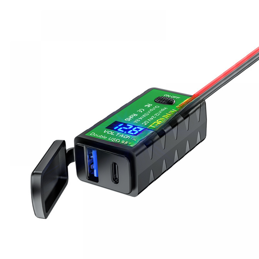SAE-Ladegerät mit offenem Deckel, das einen blauen USB-Anschluss und ein digitales Display zeigt.