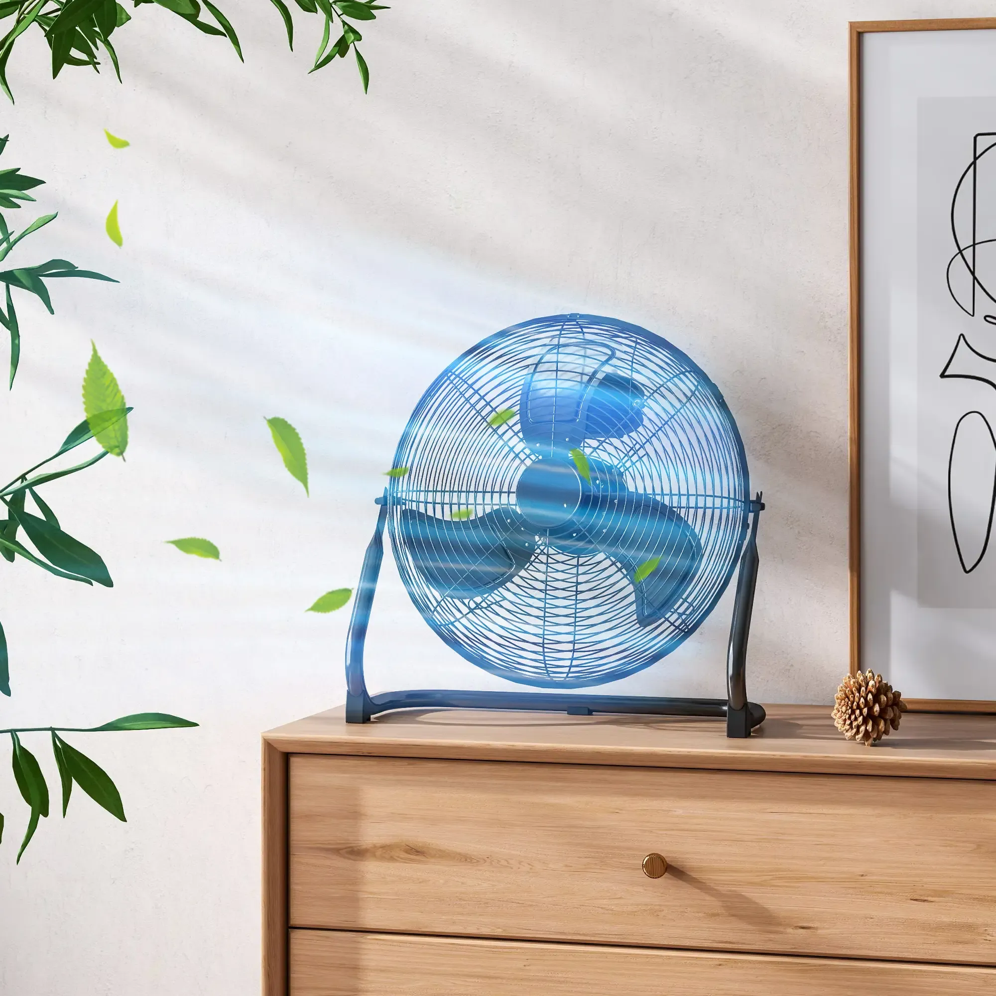 Blauer Ventilator auf Holzoberfläche mit Blättern, neben weißer Wand.