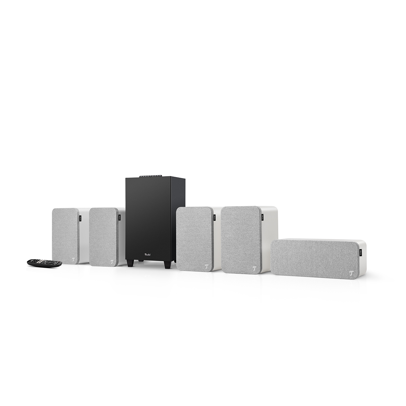 Ein Heimkinosystem mit sechs Lautsprechern, einem Subwoofer und einer Fernbedienung.