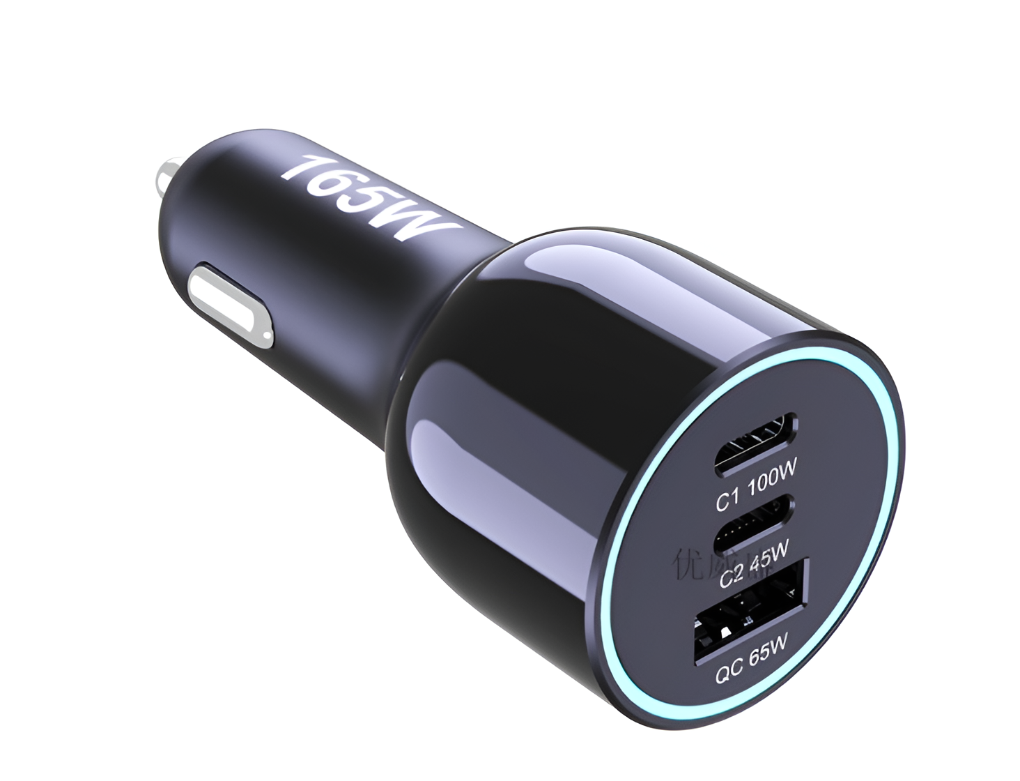 Ein schwarzes Autoladegerät mit drei USB-Anschlüssen. Das Ladegerät ist in der Konsole eines Autos eingesteckt.