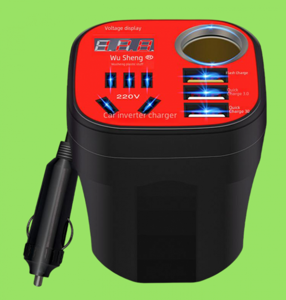Ein Autoladegerät mit mehreren Anschlüssen, einschließlich Zigarettenanzünderstecker und USB-Anschlüssen.
