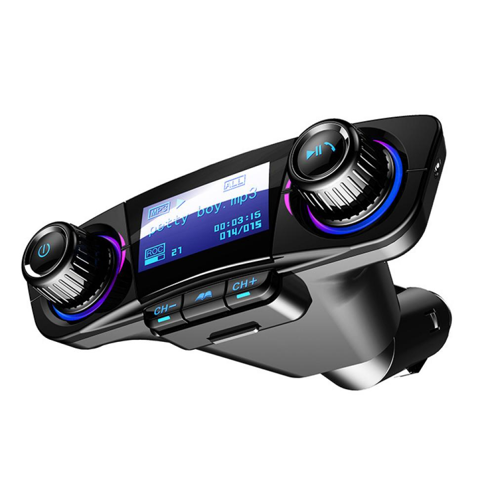 Schwarzer Auto-MP3-Player mit Bildschirm, der Titelinformationen anzeigt. Knöpfe seitlich, zwei Drehknöpfe.