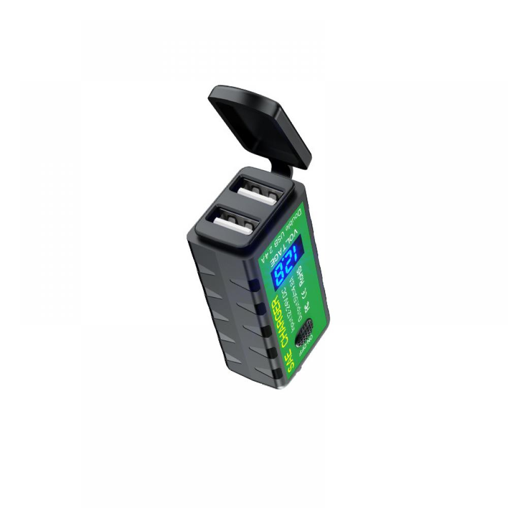 Ein SAE-Ladegerät mit digitaler Anzeige (12 V) und zwei USB-Anschlüssen.