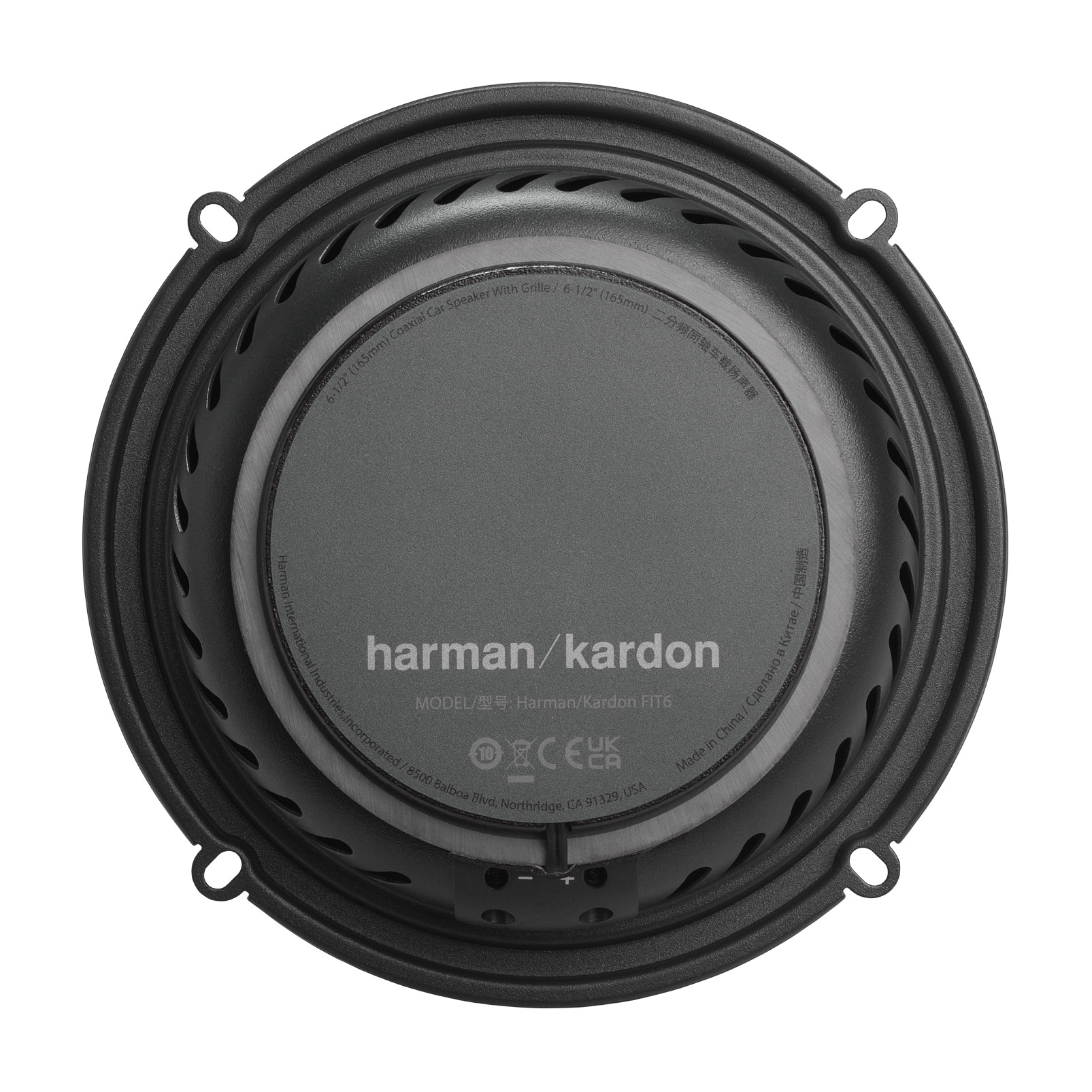 Ein schwarzer Autolautsprecher mit Harman/Kardon-Logo und Modelldetails, isoliert auf Weiß.