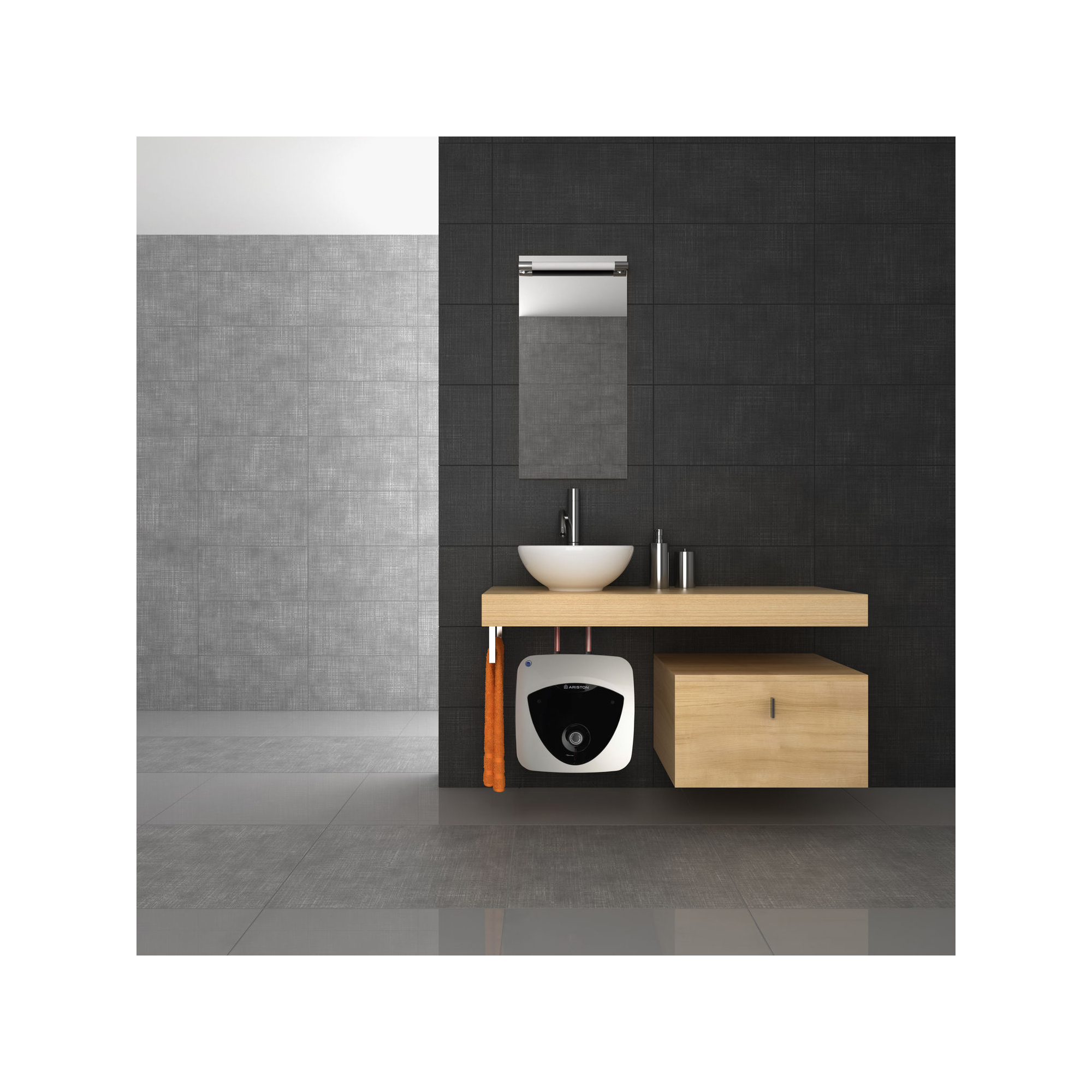 Scena bagno con parete e pavimento piastrellati grigi. Lavabo bianco e mobile in legno. Scaldabagno Ariston a parete.