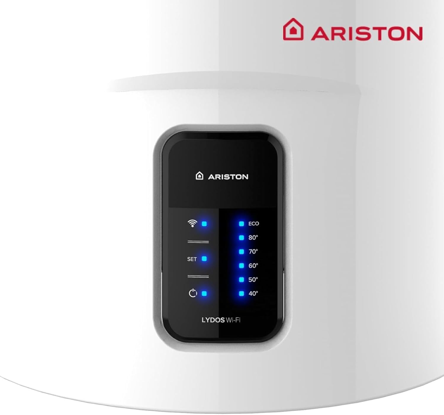 Primo piano di uno scaldabagno Ariston bianco con display digitale, Wi-Fi e impostazioni della temperatura.