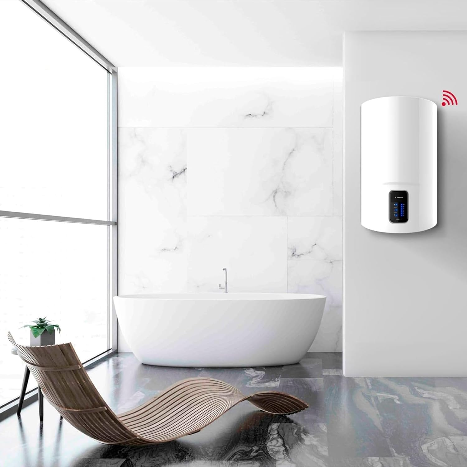 Scena bagno con scaldabagno Ariston bianco a parete, vasca e sedia in legno, con logo Wi-Fi.