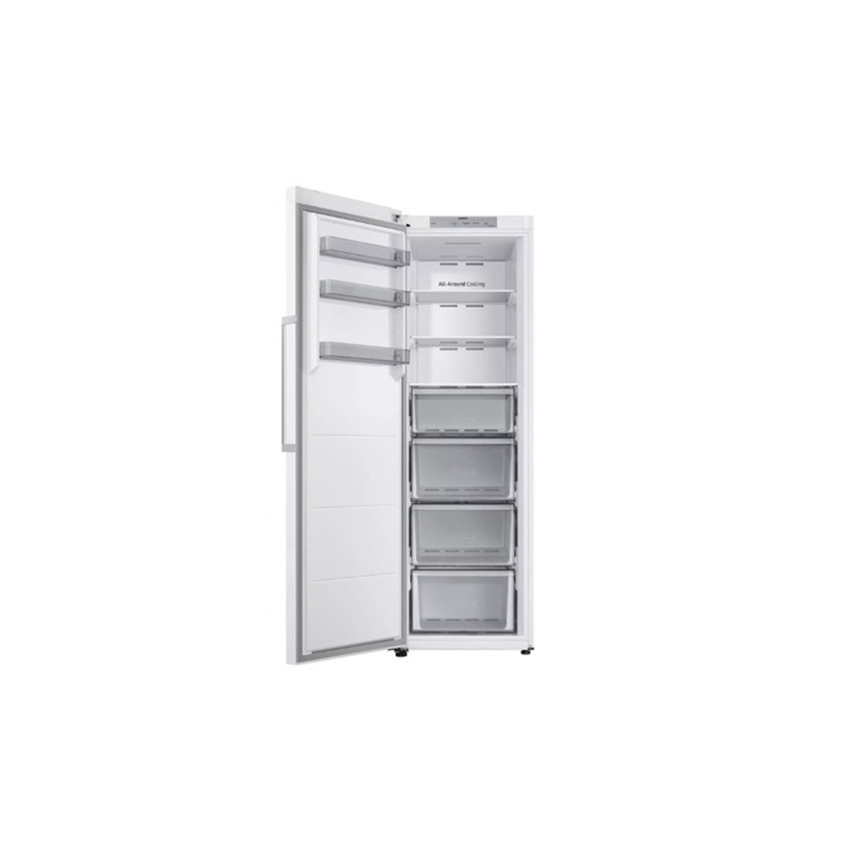 Weißer Kühlschrank, Tür offen. Innenraum zeigt Regale und Schubladen.