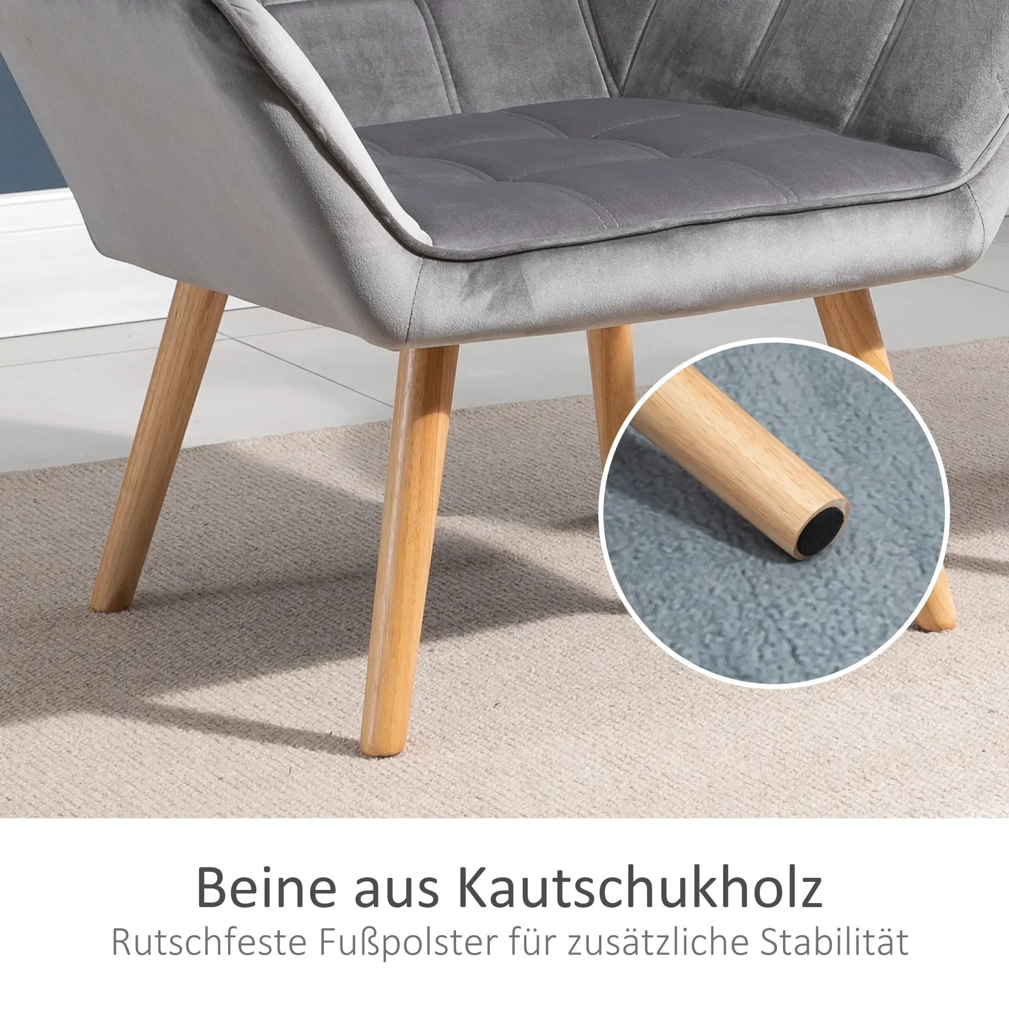Ein grauer Stuhl mit Holzbeinen. Eine Nahaufnahme zeigt ein Bein mit einem schwarzen Gummifuß. Der Stuhl steht auf einem beigen Teppich.