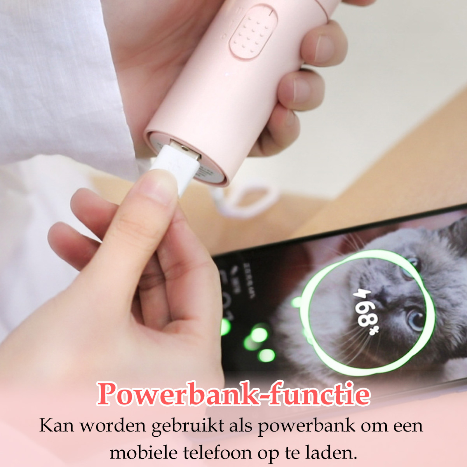 Eine Hand steckt ein USB-Kabel in eine rosa Powerbank. Ein Telefon zeigt ein Katzenbild mit 68 % Akku.
