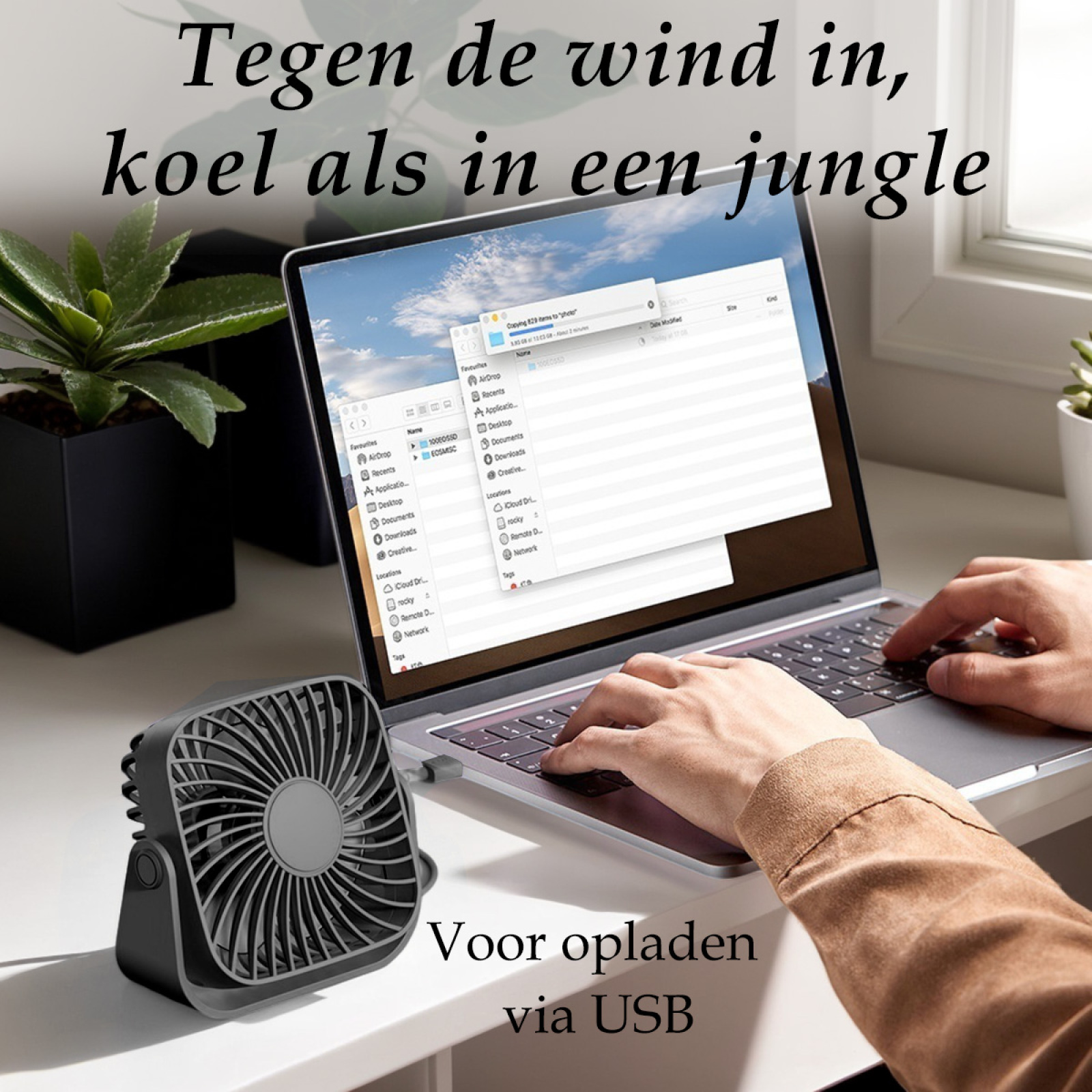 Laptop zeigt Dateiübertragung, USB-Lüfter angeschlossen. Text sagt 'Kühl wie im Dschungel' und 'Zum Aufladen per USB'.