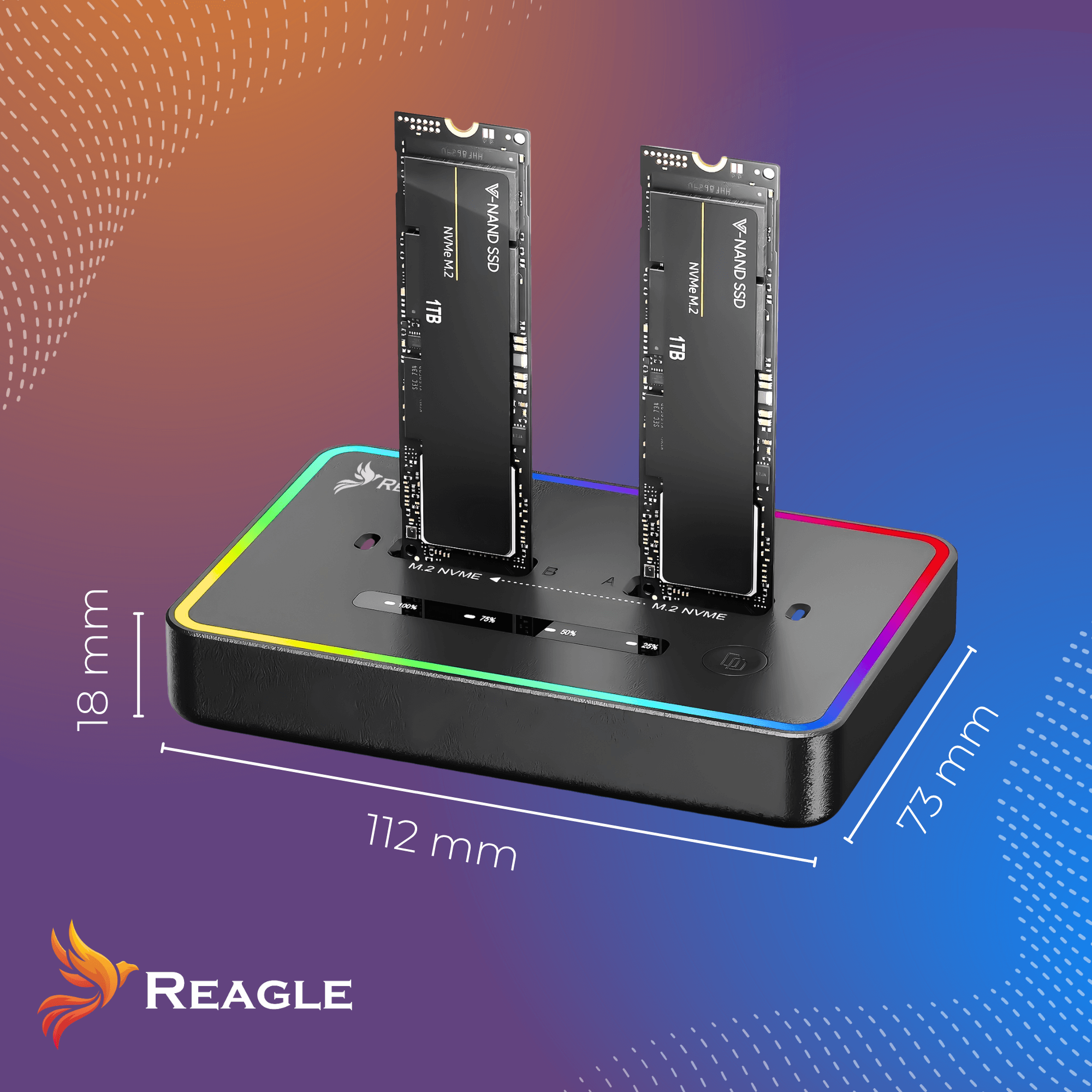 Dwa czarne dyski SSD NVMe 1 TB w stacji dokującej z kolorową krawędzią LED. Wyświetlane są wymiary.