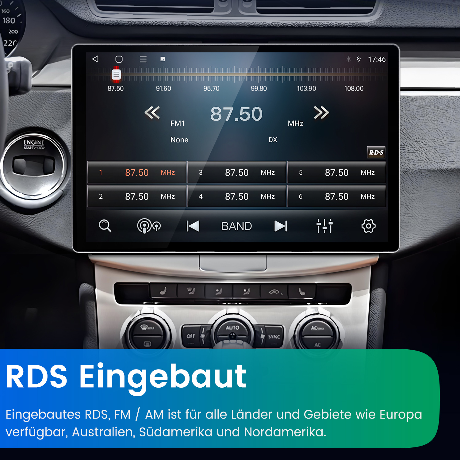 Auto-Armaturenbrett mit Radioanzeige. FM-Frequenz wird angezeigt. Knöpfe und Bedienelemente unter dem Display.