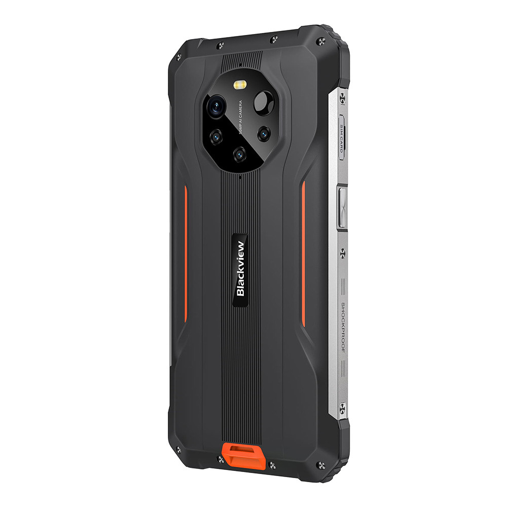 Uno smartphone Blackview nero e robusto. È dotato di una fotocamera a tripla lente, dettagli arancioni e un design antiurto. Slot SIM visibile.