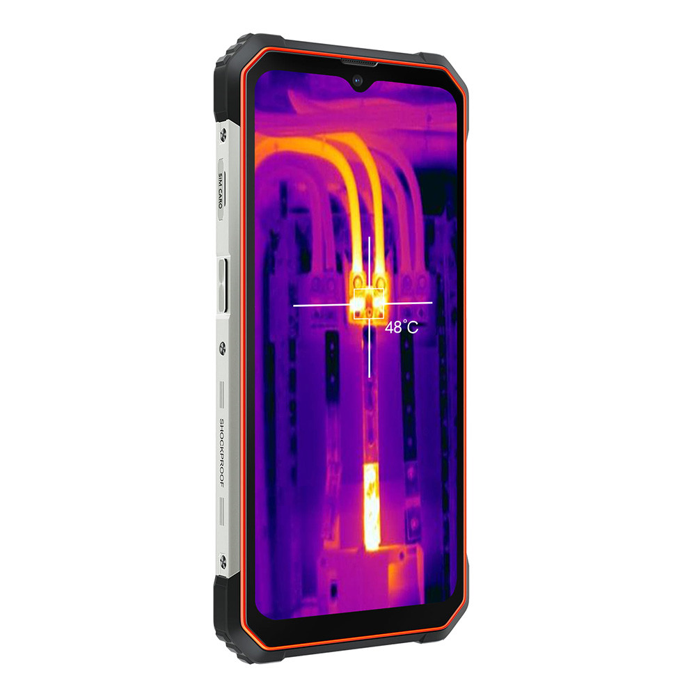Uno smartphone mostra un'immagine termica di componenti elettrici. Lo schermo mostra sfumature gialle e viola, che indicano la distribuzione del calore.