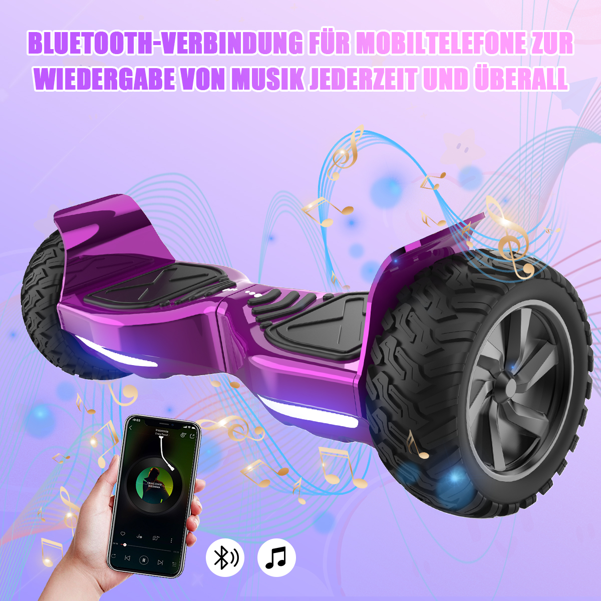 Fioletowa deskorolka elektryczna z dużymi kołami. Ręka trzyma telefon z muzyką. Widoczne nuty i ikona Bluetooth.