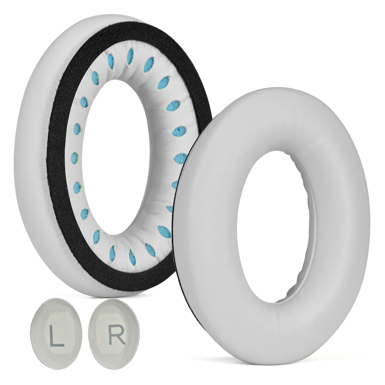 Dwie biało-szare poduszki do słuchawek, jedna z niebieskimi akcentami i dwie małe podkładki z literami 'L' i 'R'.