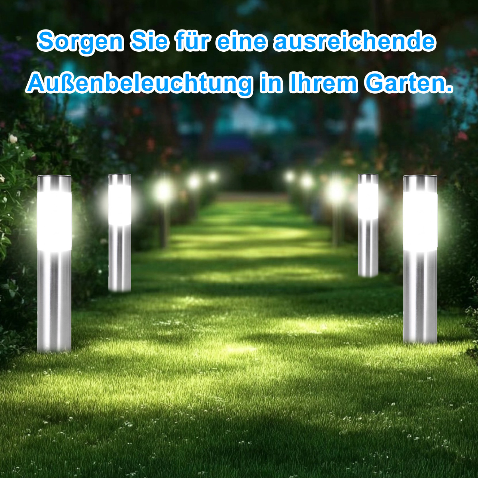 Gartenweg, beleuchtet von hellen, zylindrischen Lichtern. Grünes Gras umgibt den Weg, im Hintergrund Bäume und Büsche.