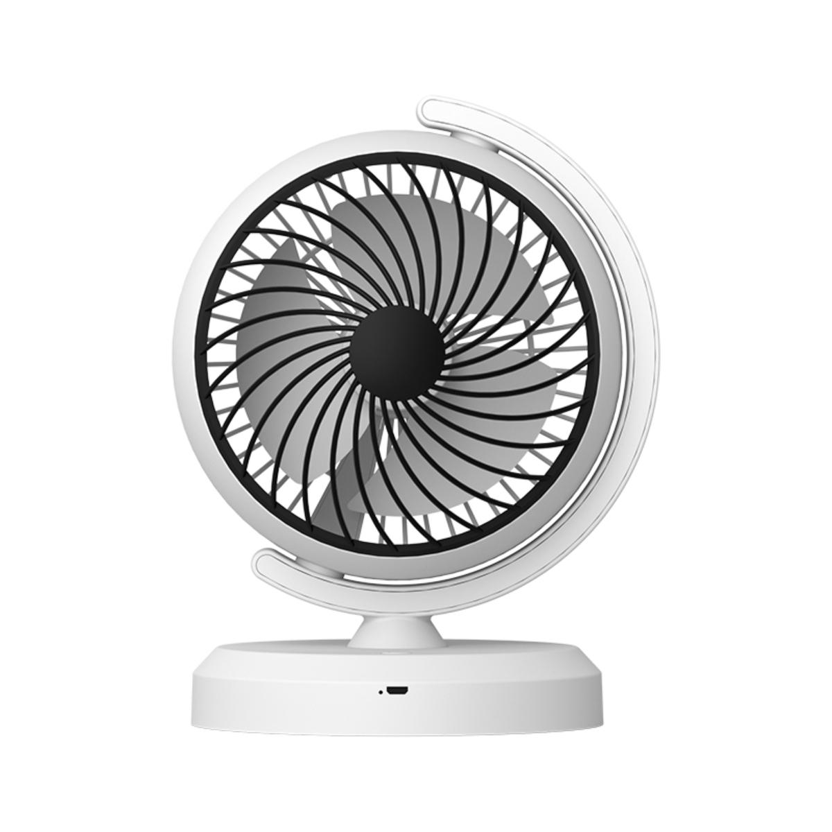 Ein weißer und schwarzer Tischventilator. Er hat einen runden Kopf mit Schutzgitter und Flügeln. Der Sockel ist ebenfalls weiß.