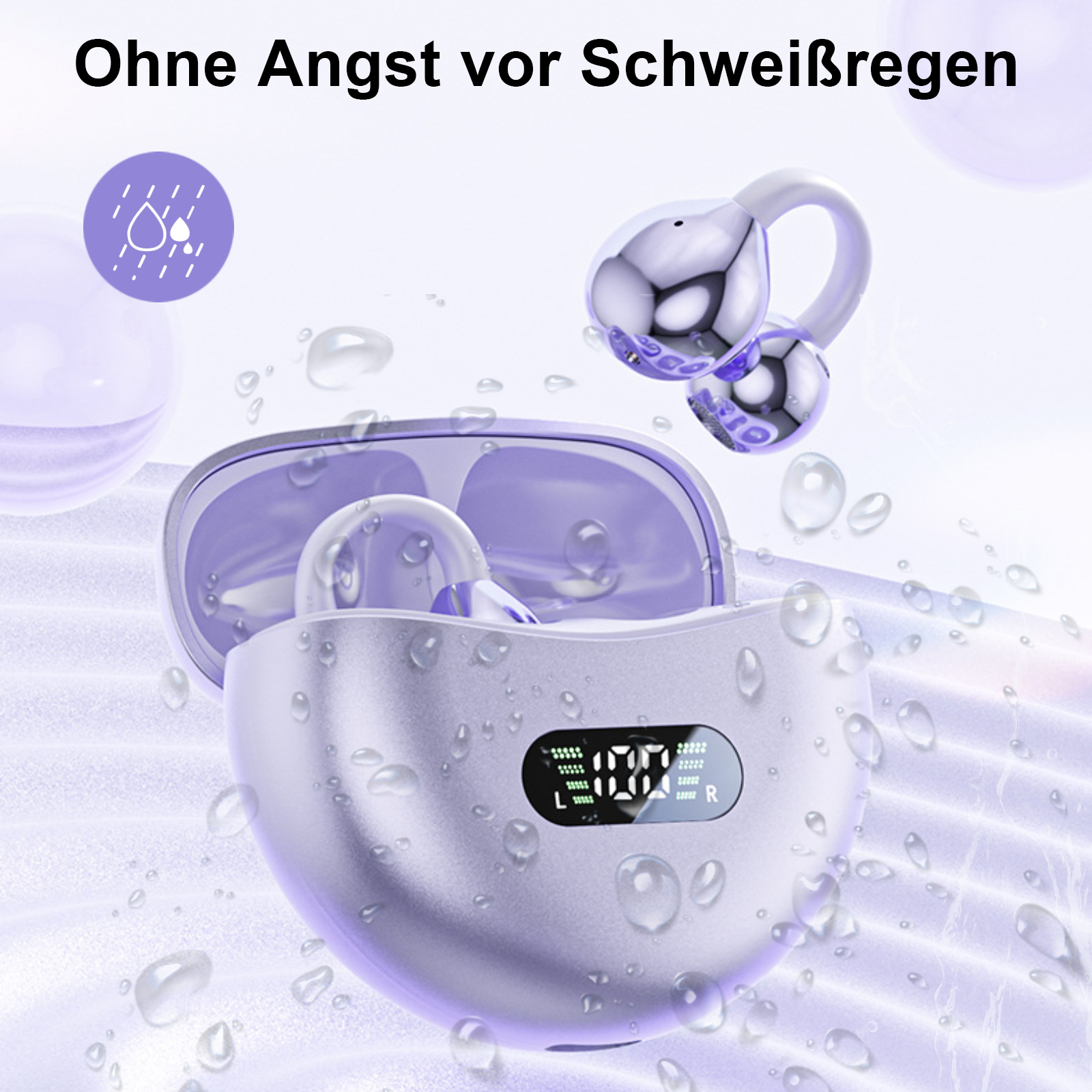 Kopfhörer in einem Ladekoffer mit Wassertropfen. Das Bild zeigt Kopfhörer, Gehäuse und Wassertropfen, was auf Wasserfestigkeit hindeutet.