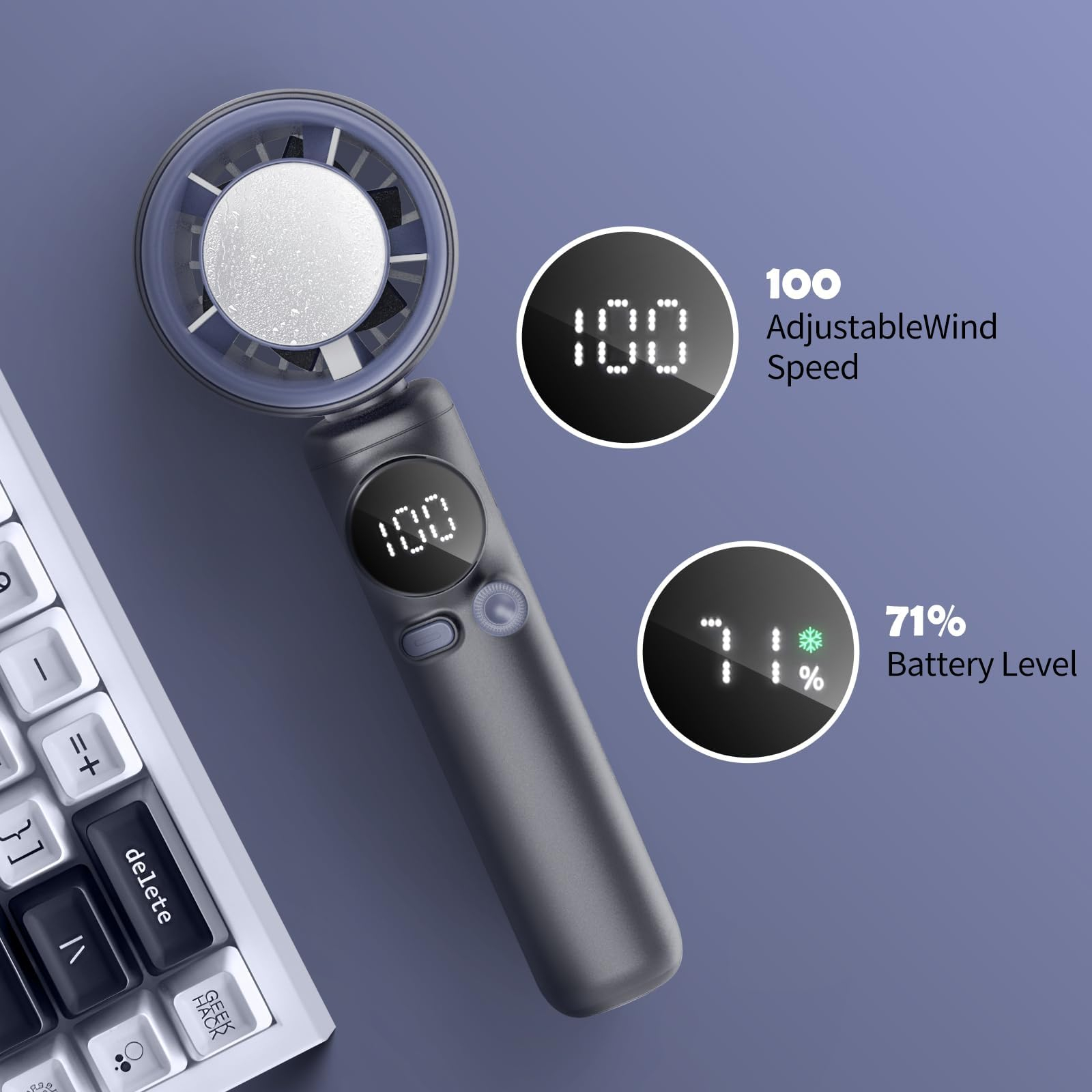Ein Handventilator zeigt die Windgeschwindigkeit 100 und den Akkuladestand 71%. Im Hintergrund ist eine Tastatur.