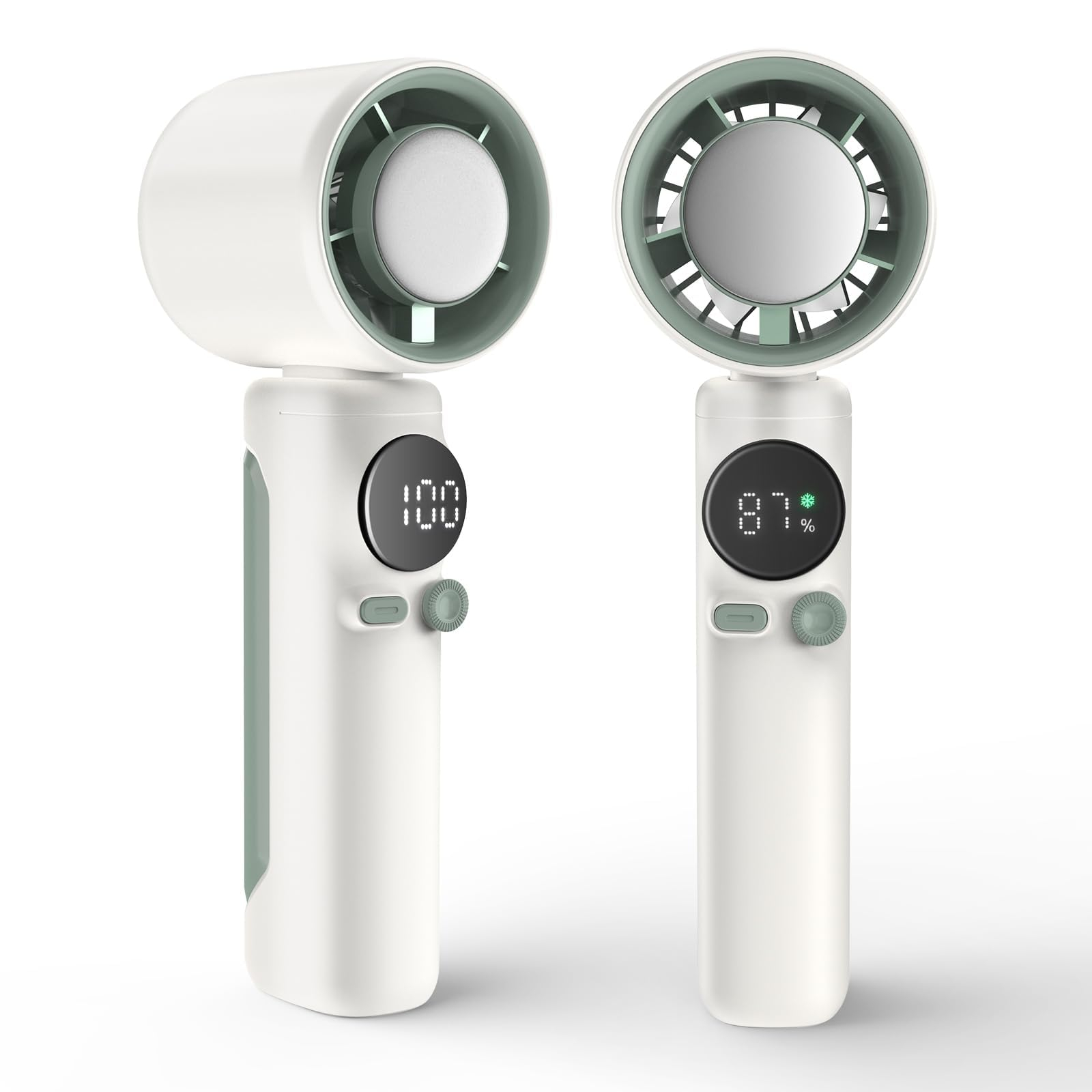 Zwei weiße und grüne Handventilatoren. Jeder hat ein digitales Display mit einem Prozentsatz. Eines zeigt 100%, das andere 87%.