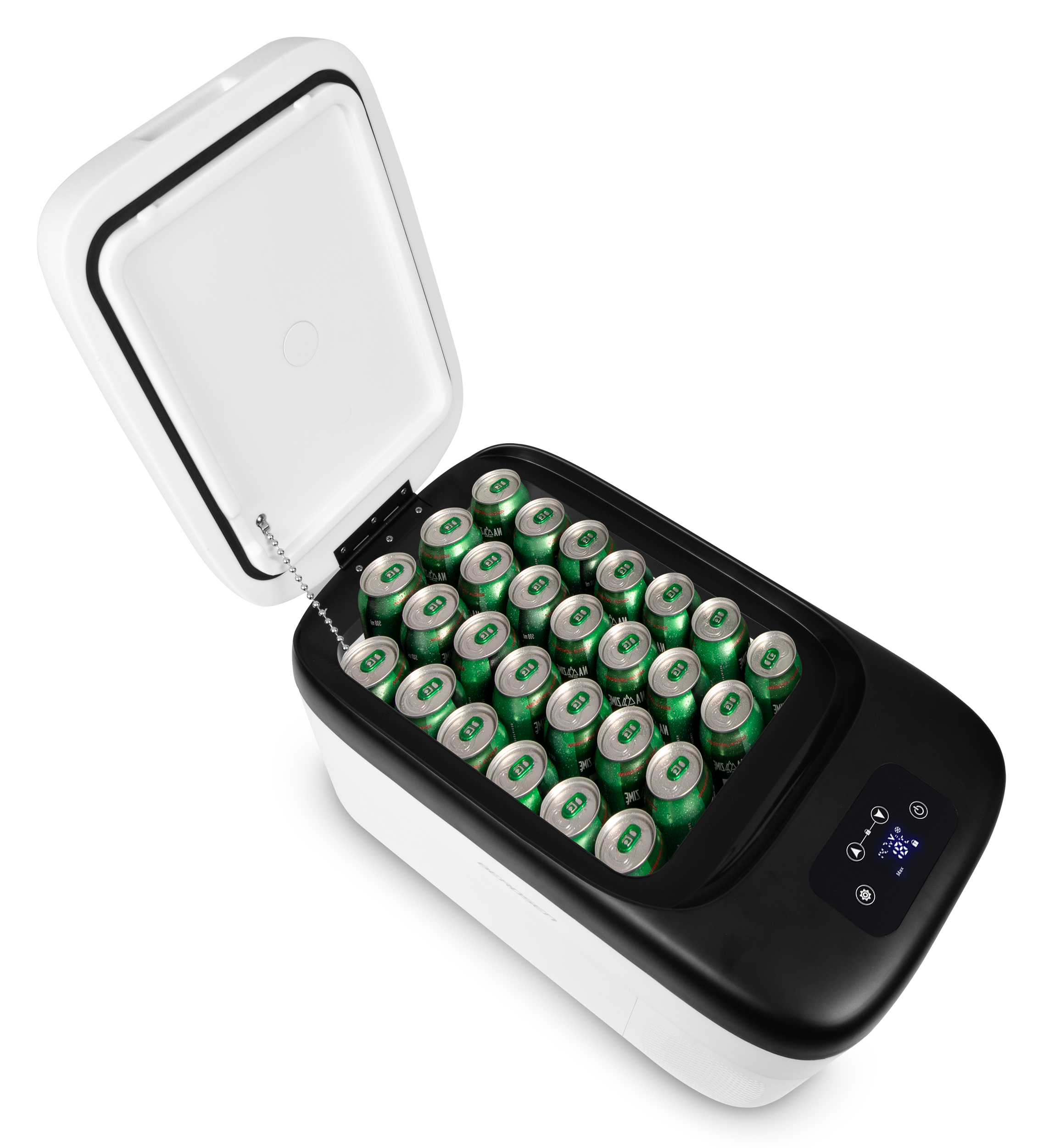 Otwarta, biało-czarna lodówka wypełniona zielonymi puszkami. Pokrywa jest podniesiona. Po prawej stronie znajduje się wyświetlacz cyfrowy.