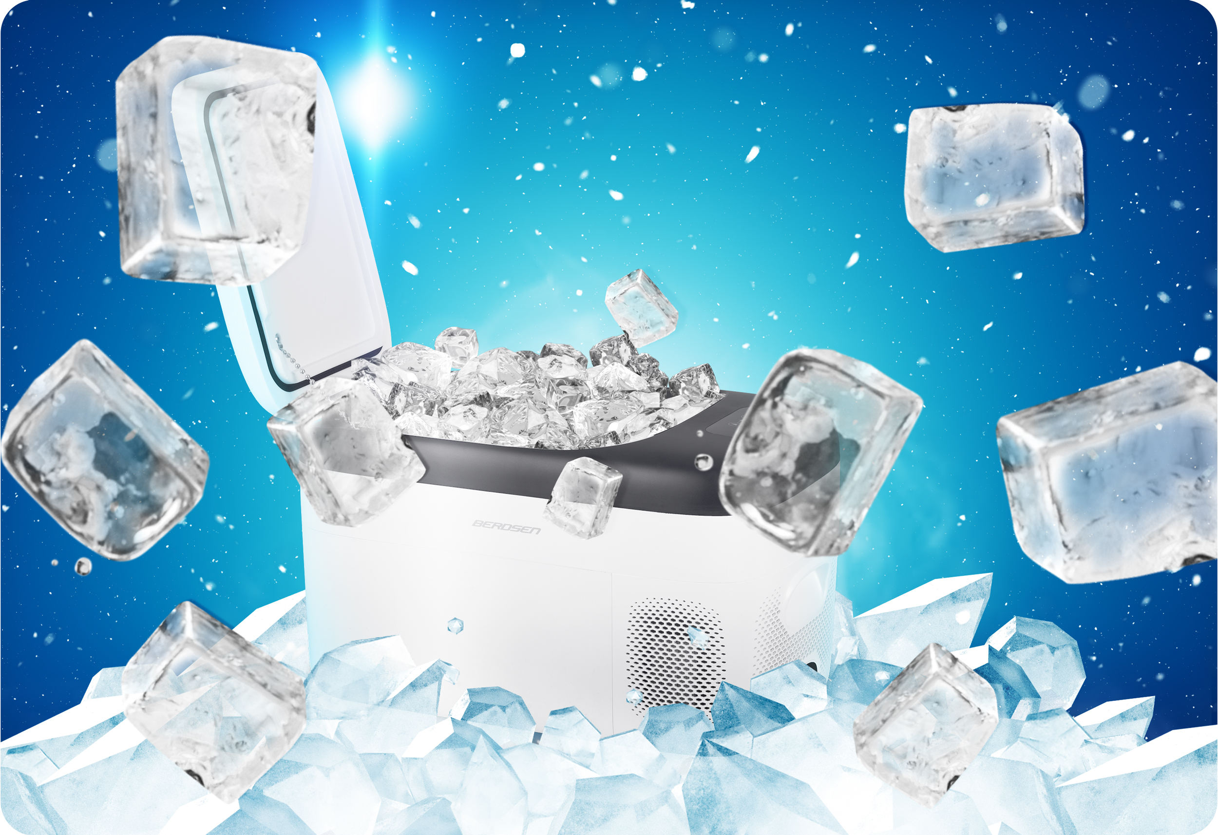 Biała kostkarka do lodu z opadającymi kostkami na niebieskim tle. Płatki śniegu są rozrzucone.