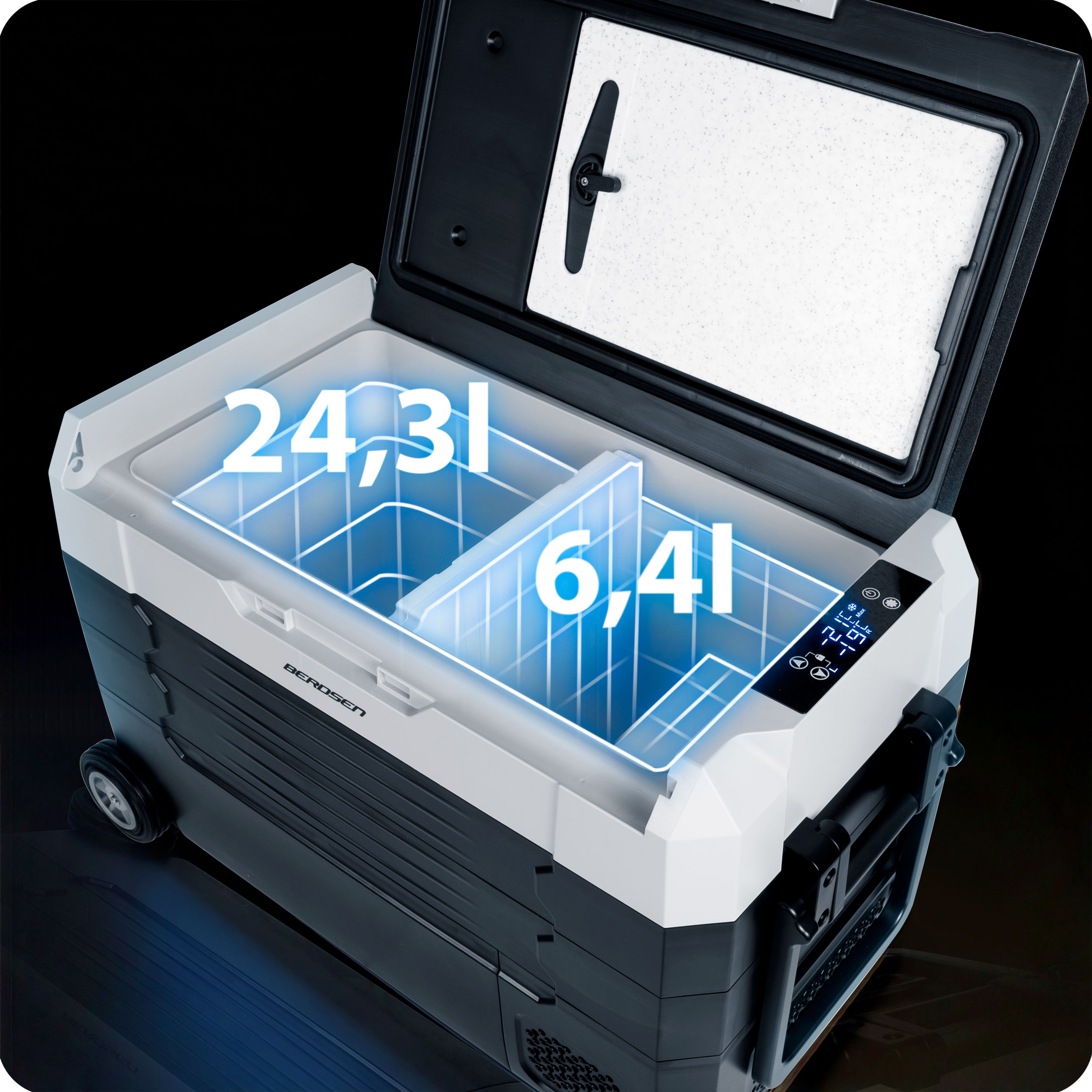 Otwarta chłodziarka z dwoma przegrodami, wyświetlająca 24,3l i 6,4l. Wyświetlacz cyfrowy pokazuje ustawienia. Czarno-biały design.