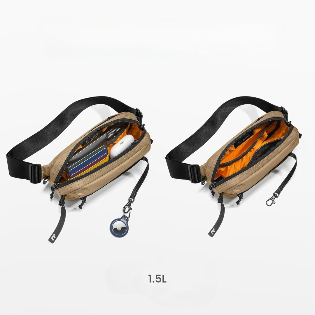 Dwie otwarte, beżowe nerki z czarnymi paskami. Jedna ma niebieski AirTag, druga jest pusta. Obie zawierają przedmioty w środku.